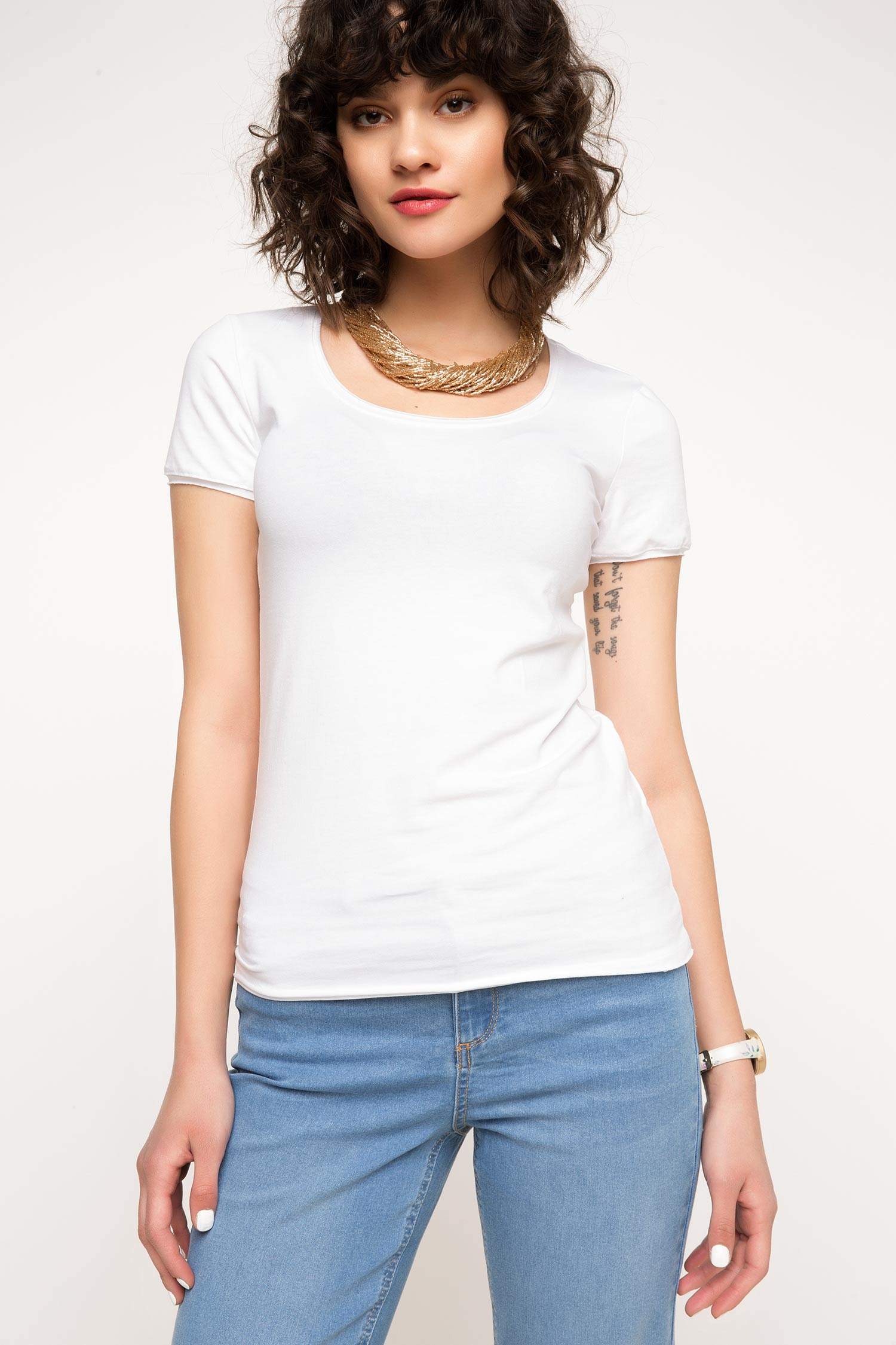 Defacto Basic T-shirt. 1 Defacto Basic T-shirt. 1