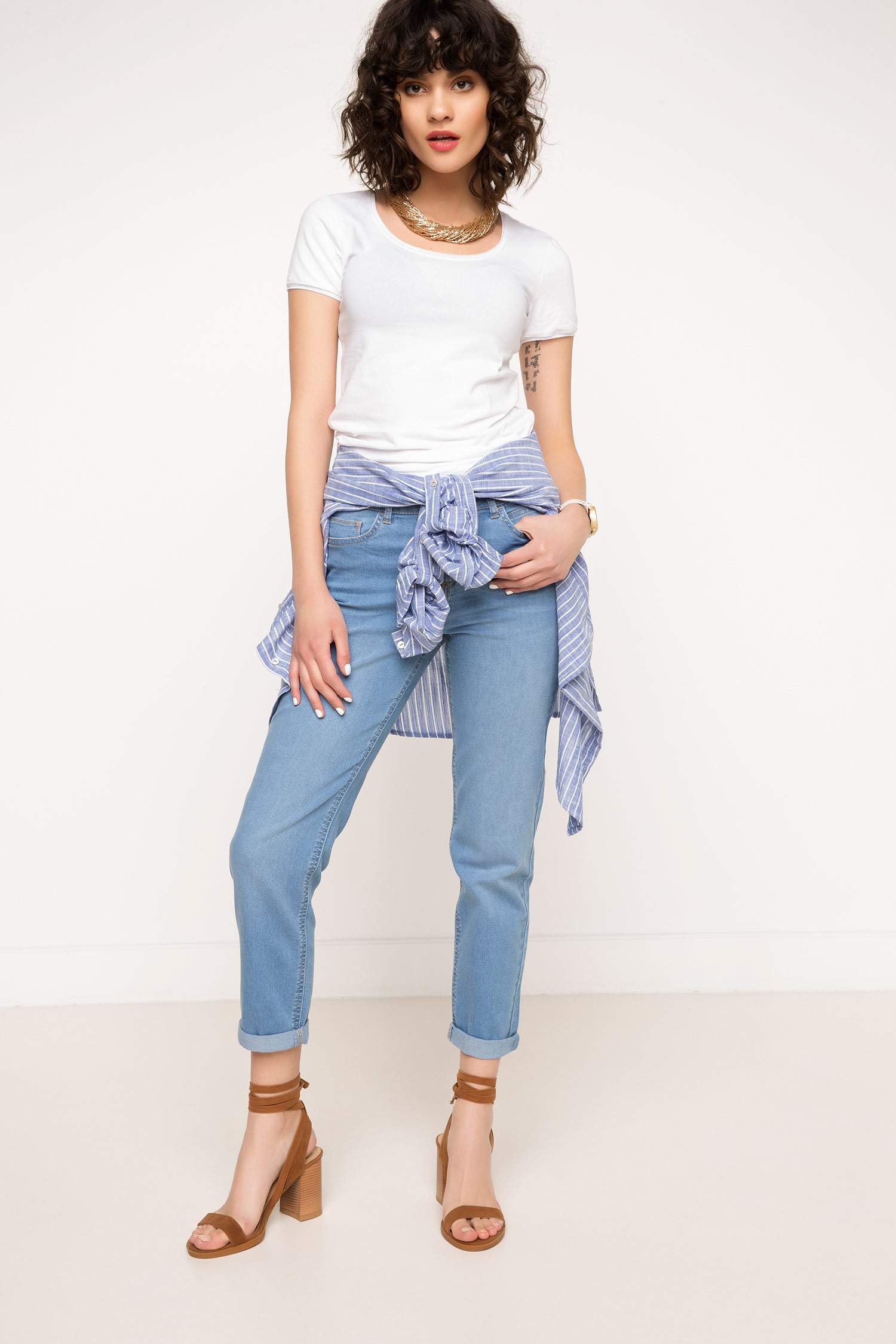 Defacto Basic T-shirt. 2 Defacto Basic T-shirt. 2