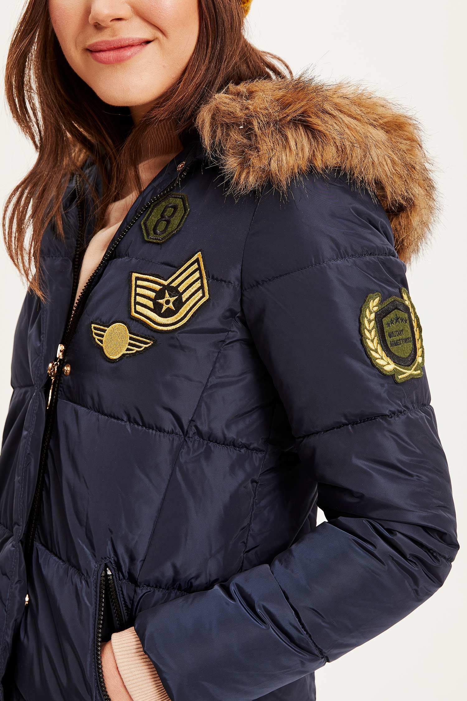 Defacto Kapüşonlu Patch Detaylı Parka. 3 Defacto Kapüşonlu Patch Detaylı Parka. 3