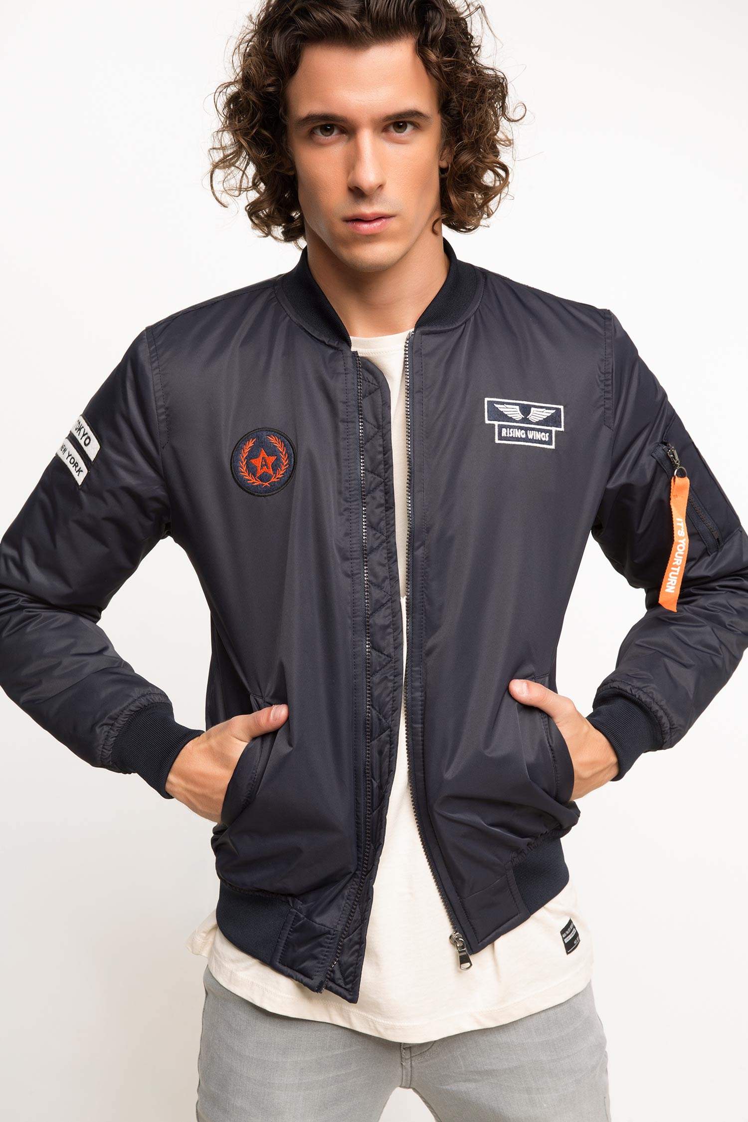 Defacto Bomber Mont. 4 Defacto Bomber Mont. 4