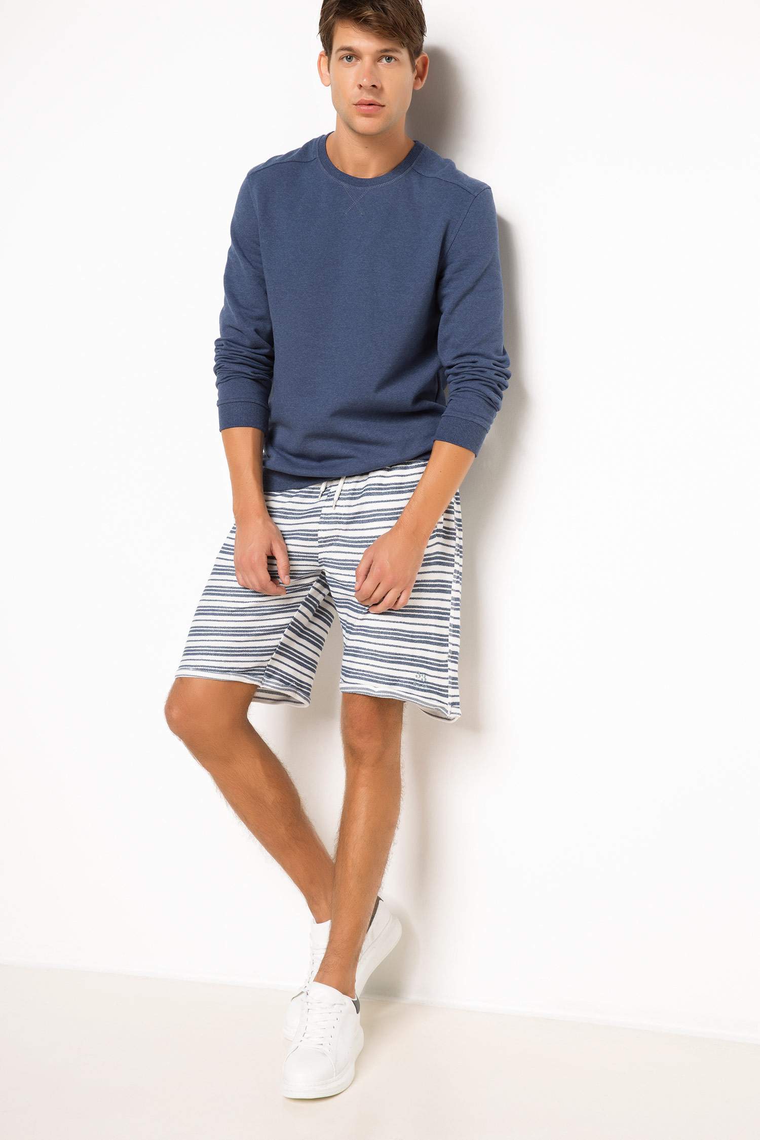 Defacto Çizgili Slim Fit Şort. 2 Defacto Çizgili Slim Fit Şort. 2