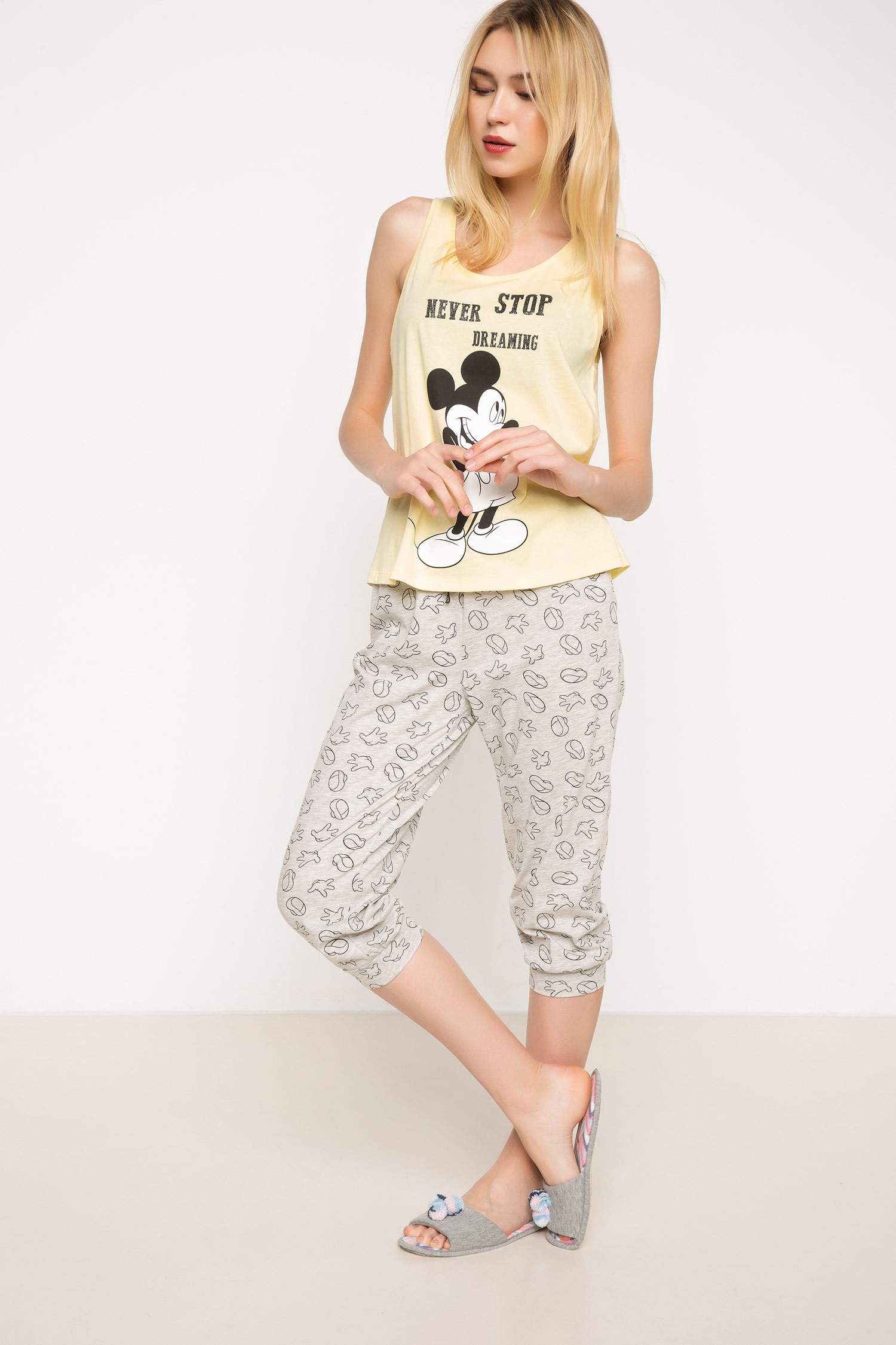Defacto Disney Lisanslı Pijama Takımı 2 Defacto Disney Lisanslı Pijama Takımı 3
