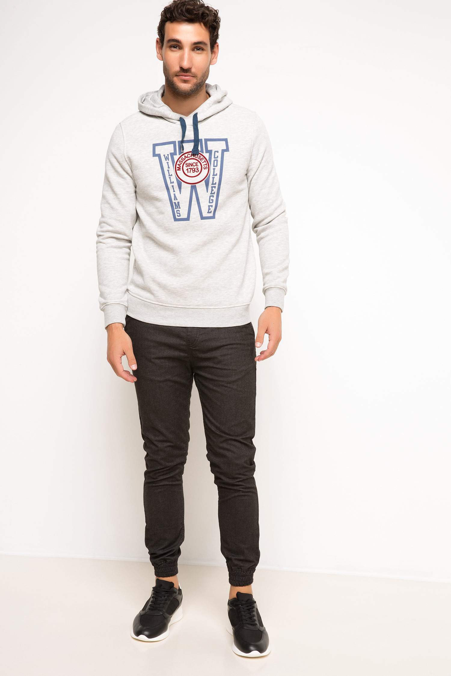 Defacto Kapüşonlu Baskılı Sweatshirt. 2 Defacto Kapüşonlu Baskılı Sweatshirt. 2