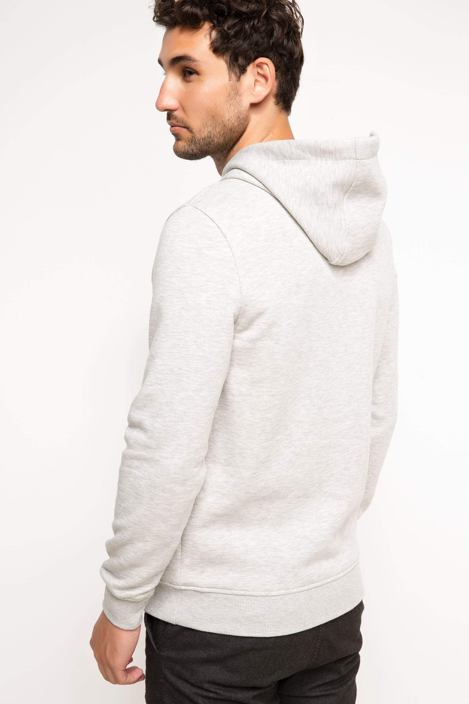 Defacto Kapüşonlu Baskılı Sweatshirt. 3 Defacto Kapüşonlu Baskılı Sweatshirt. 3