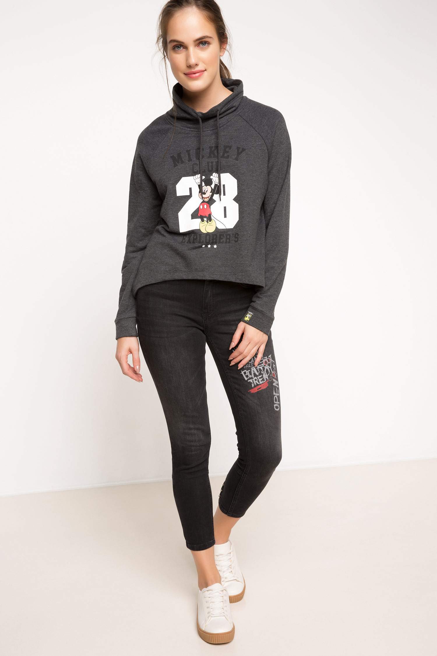 Defacto Disney Lisanslı Sweatshirt. 2 Defacto Disney Lisanslı Sweatshirt. 2