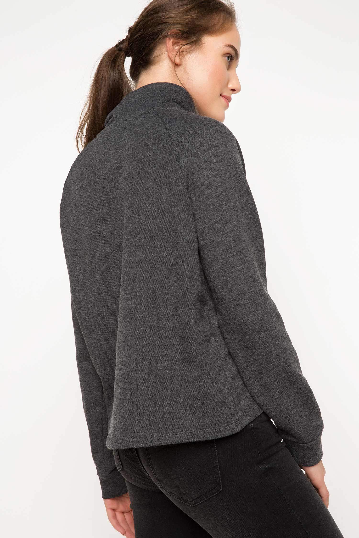 Defacto Disney Lisanslı Sweatshirt. 3 Defacto Disney Lisanslı Sweatshirt. 3