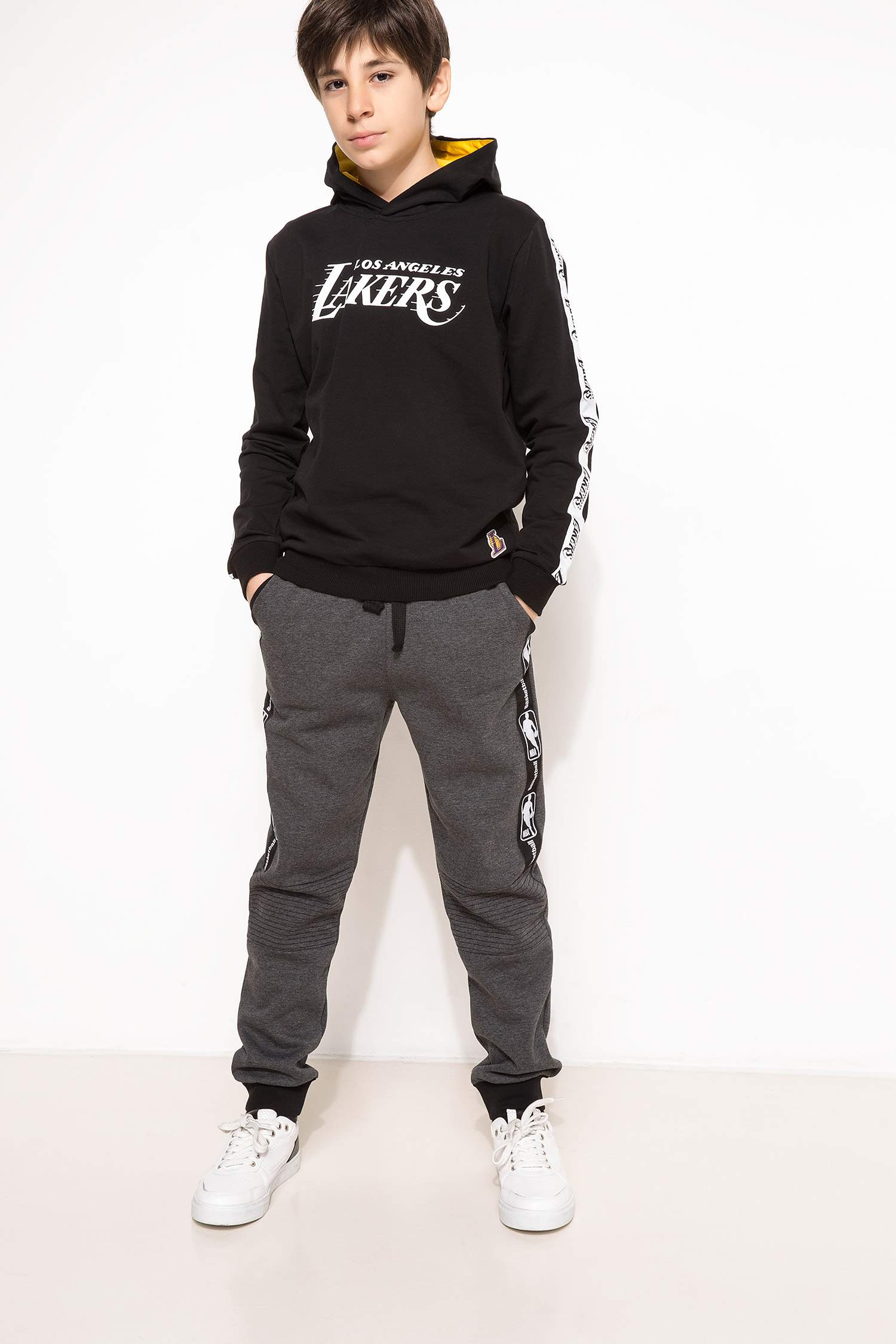 Defacto NBA Lisanslı Genç Erkek Kapüşonlu Sweatshirt. 2 Defacto NBA Lisanslı Genç Erkek Kapüşonlu Sweatshirt. 2