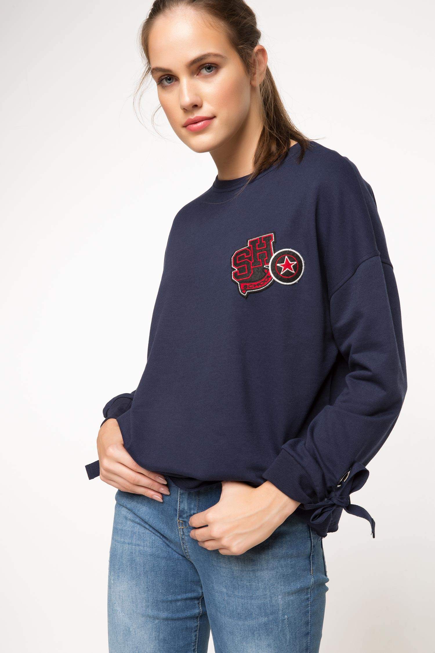 Defacto Kolları Bağlamalı Sweatshirt. 1 Defacto Kolları Bağlamalı Sweatshirt. 1