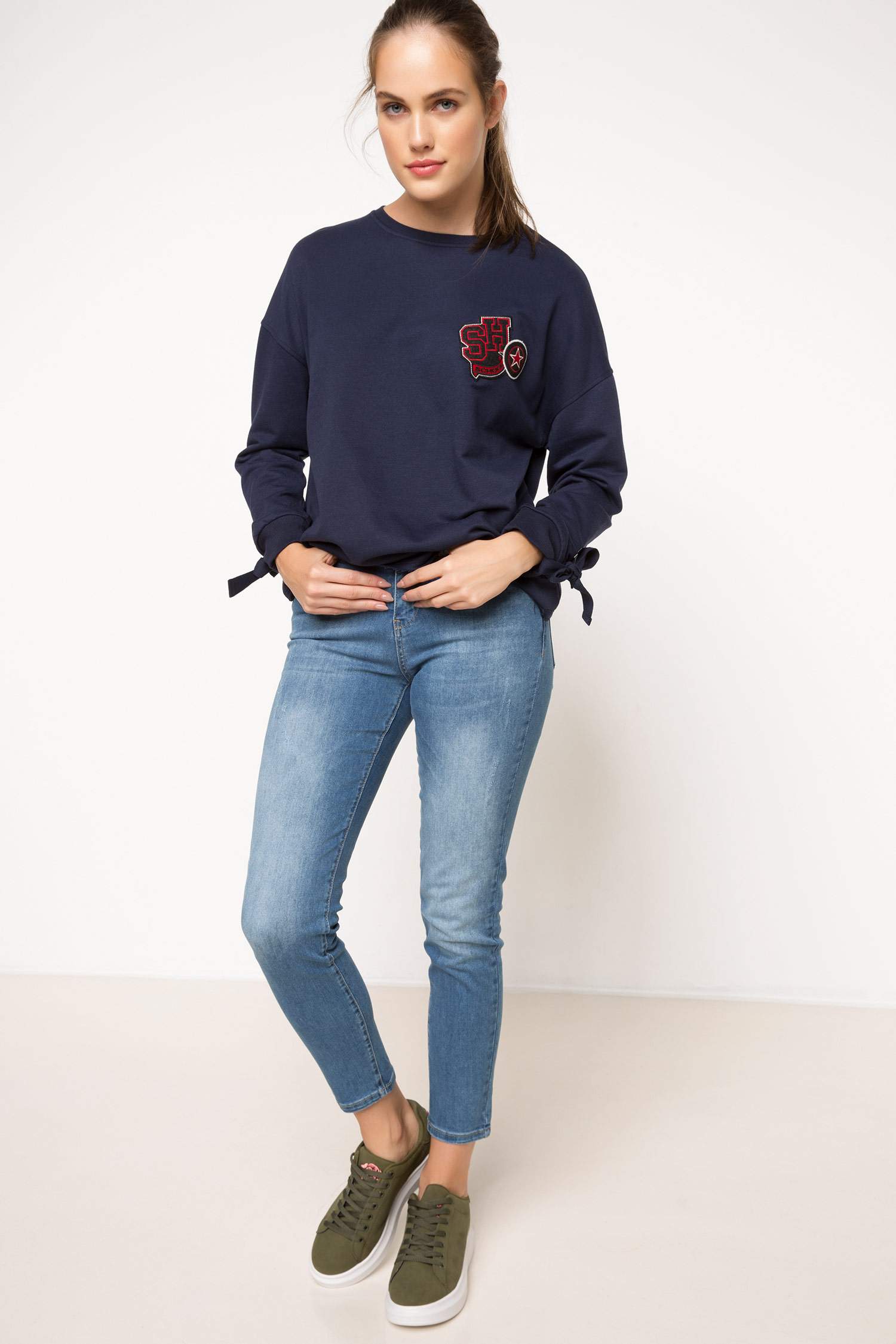 Defacto Kolları Bağlamalı Sweatshirt. 2 Defacto Kolları Bağlamalı Sweatshirt. 2