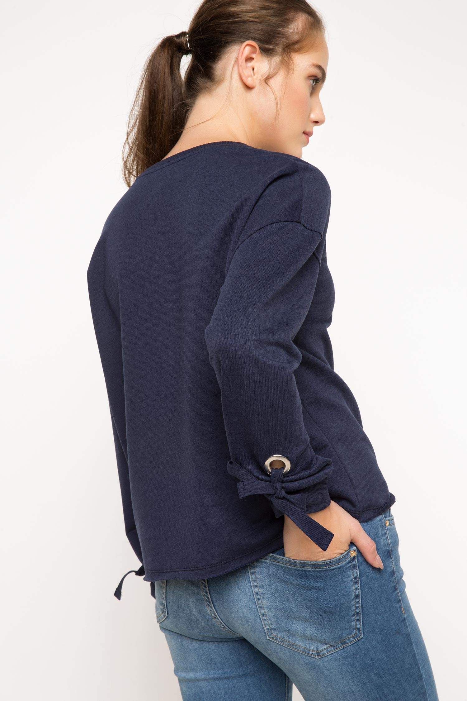 Defacto Kolları Bağlamalı Sweatshirt. 3 Defacto Kolları Bağlamalı Sweatshirt. 3
