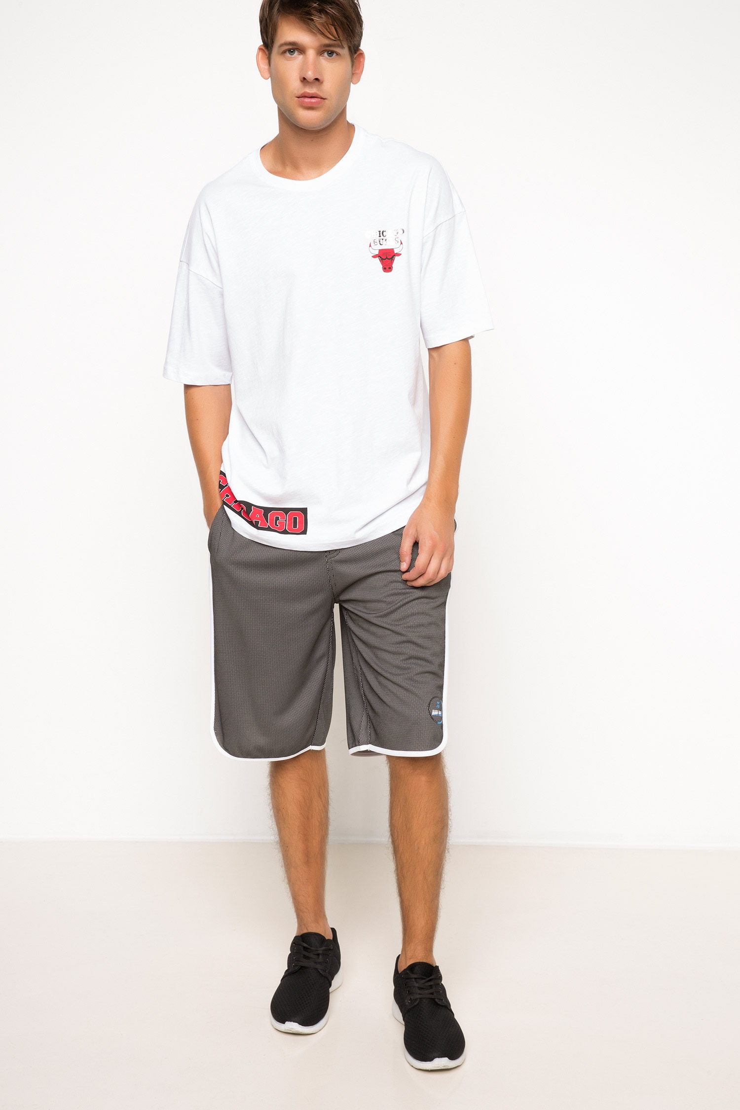 Defacto Chicago Bulls Lisanslı T-shirt. 2 Defacto Chicago Bulls Lisanslı T-shirt. 2
