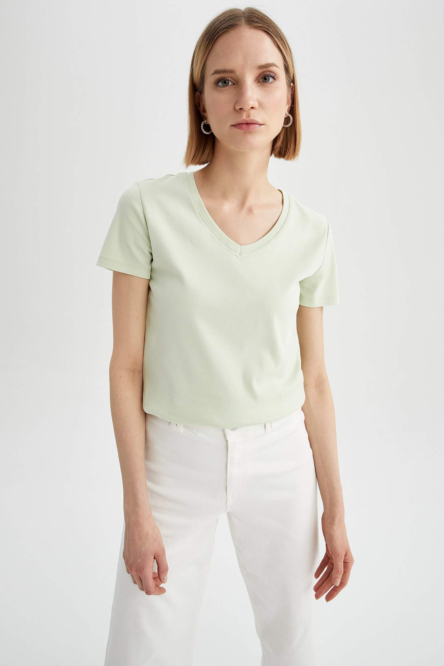 Slim Fit V Yaka Basic Kısa Kollu Tişört