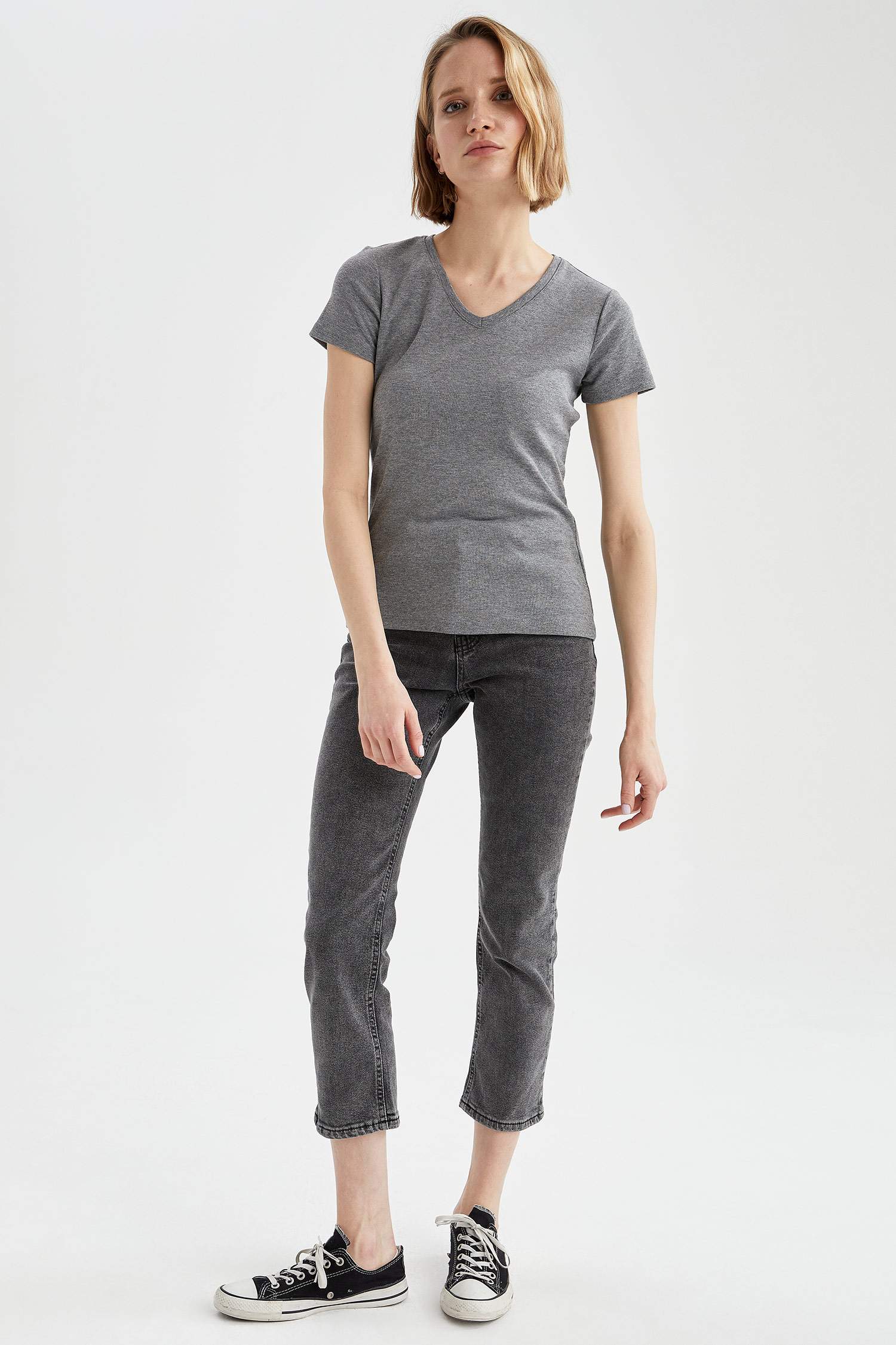 V Yaka Basic Relax Fit Kısa Kollu Tişört