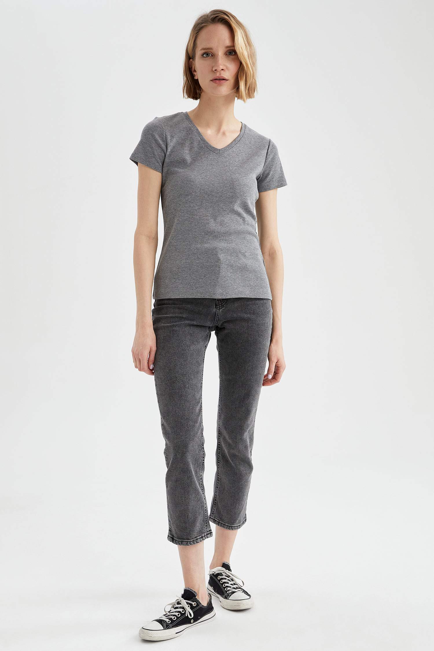 V Yaka Basic Relax Fit Kısa Kollu Tişört