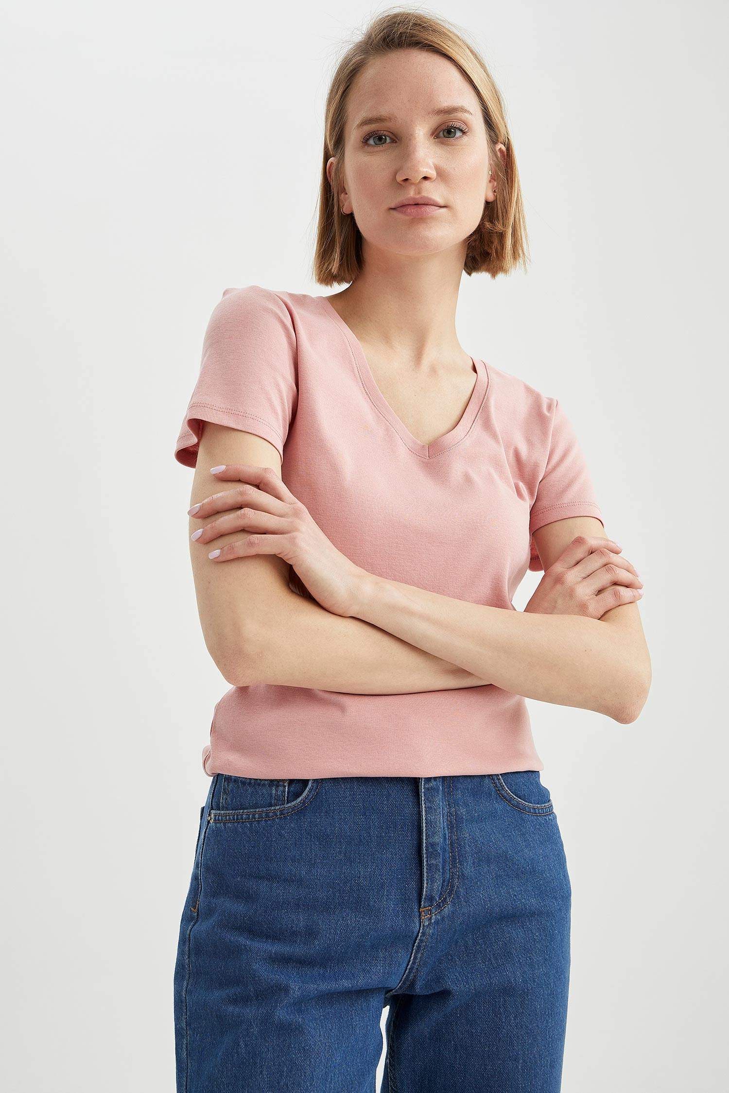 Slim Fit V Yaka Basic Kısa Kollu Tişört