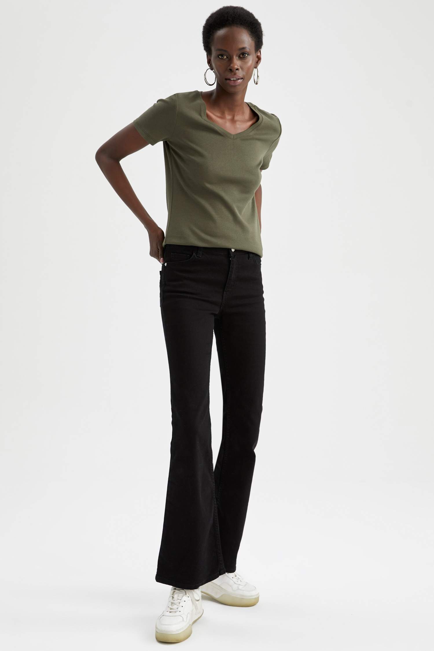 Slim Fit V Yaka Basic Kısa Kollu Tişört
