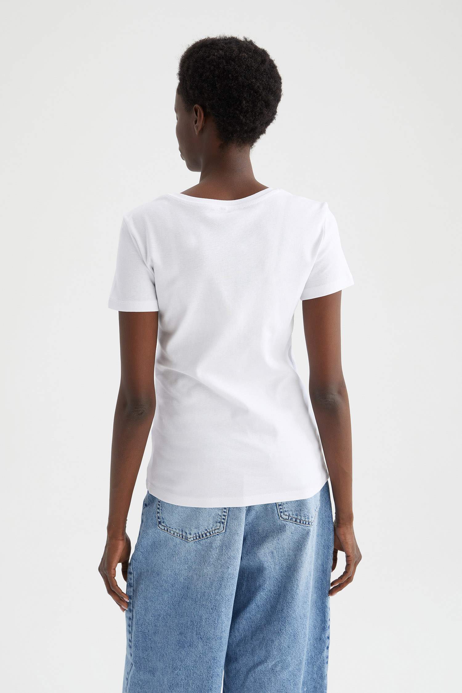Slim Fit V Yaka Basic Kısa Kollu Tişört