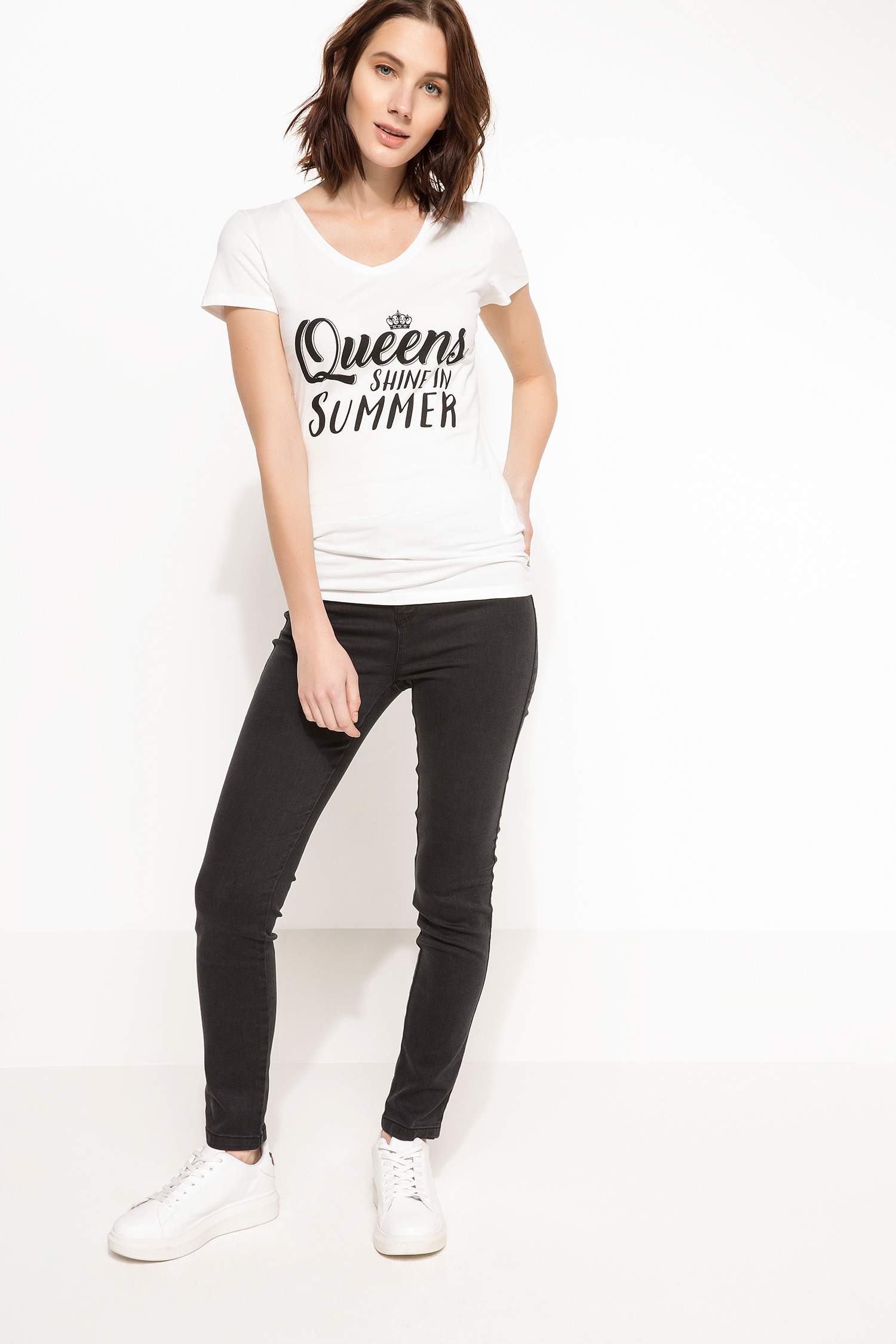 Defacto Slim Fit Baskılı T-shirt. 2 Defacto Slim Fit Baskılı T-shirt. 2