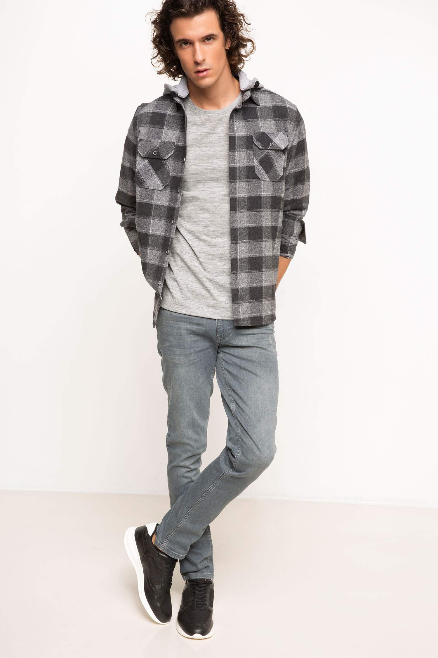 Defacto Carlo Skinny Fit Düşük Bel Ekstra Dar Paça Denim Pantolon. 2 Defacto Carlo Skinny Fit Düşük Bel Ekstra Dar Paça Denim Pantolon. 2