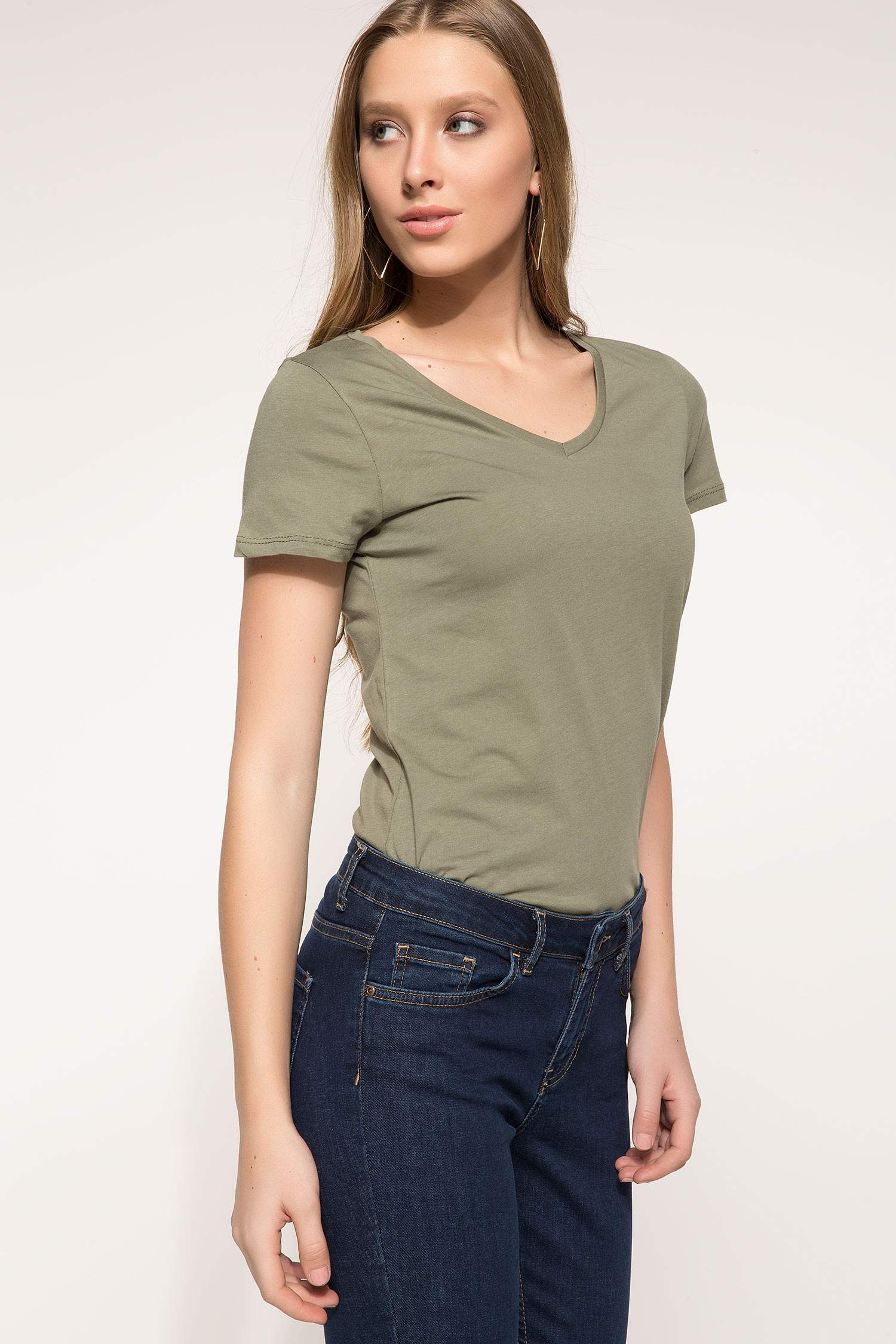 Defacto Kısa Kollu T-shirt. 3 Defacto Kısa Kollu T-shirt. 3
