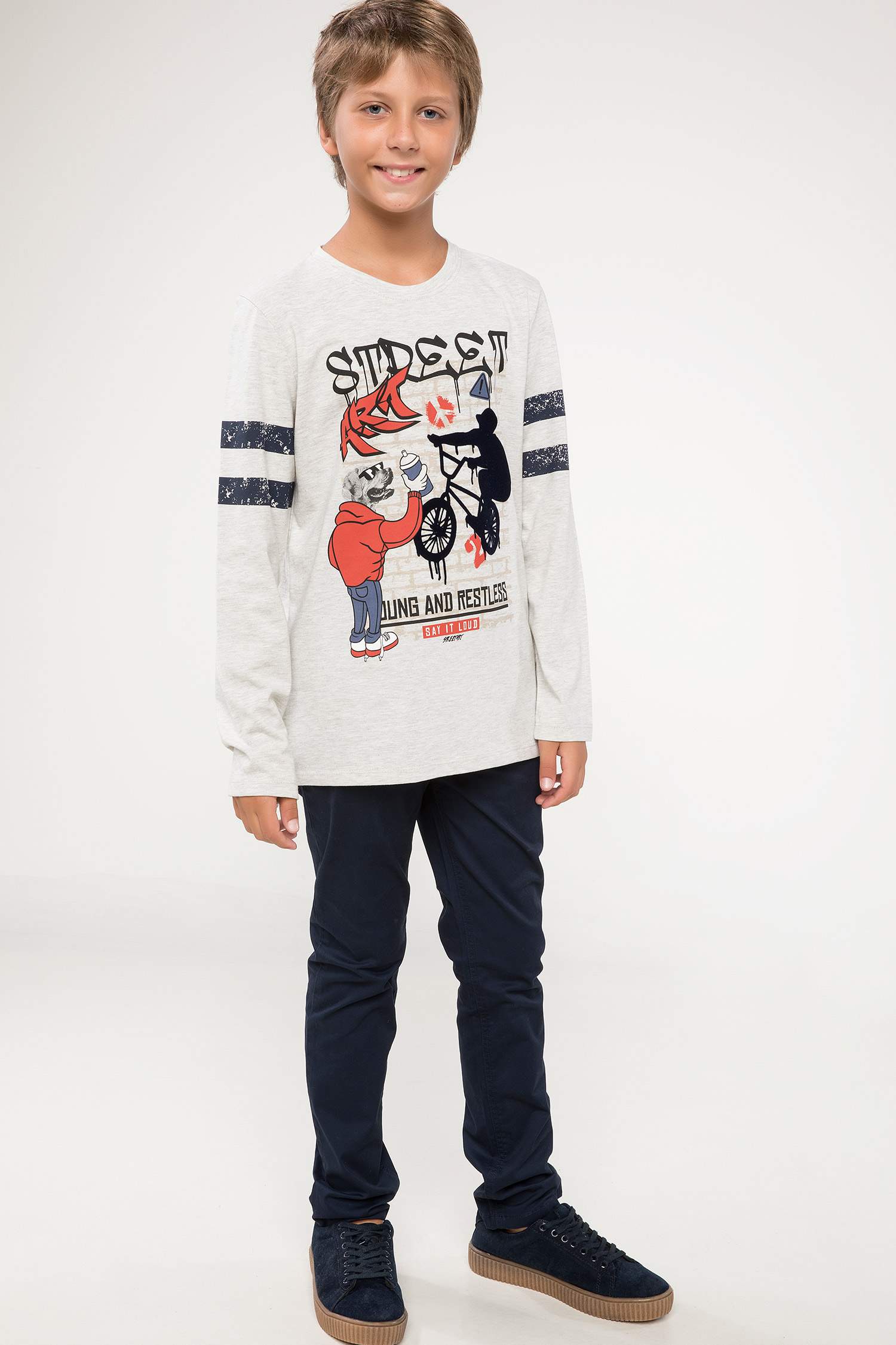 Defacto Kolları Şerit Detaylı T-shirt. 2 Defacto Kolları Şerit Detaylı T-shirt. 2