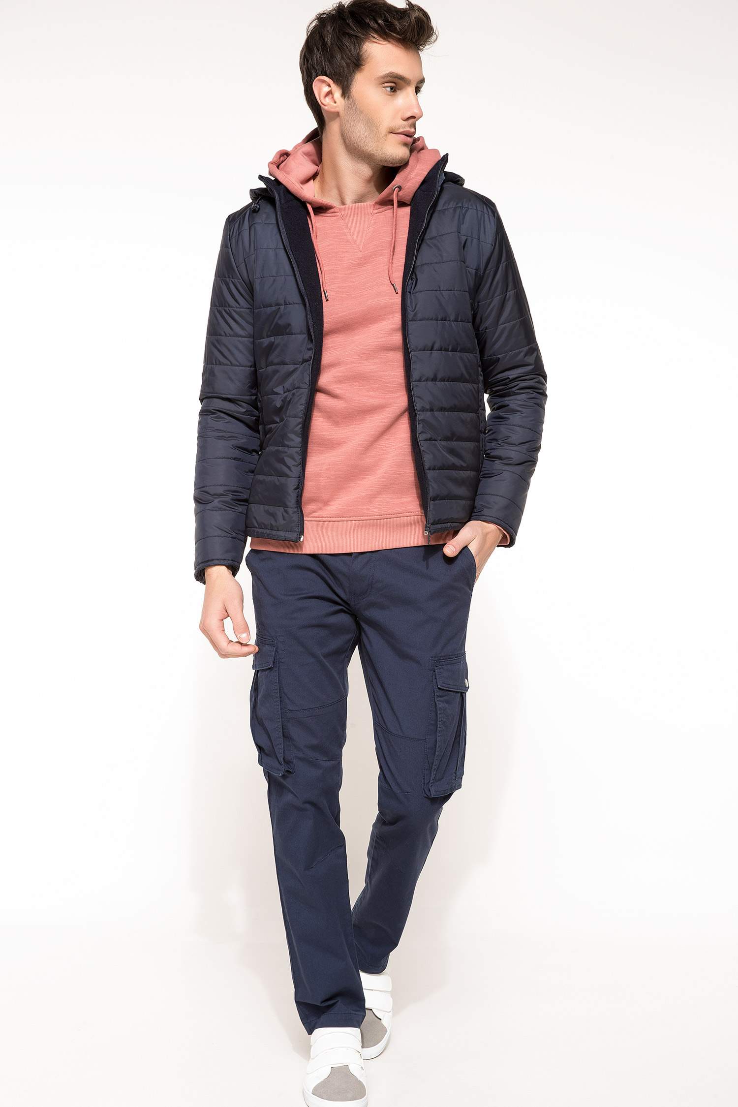 Defacto Mont. 2 Defacto Mont. 2