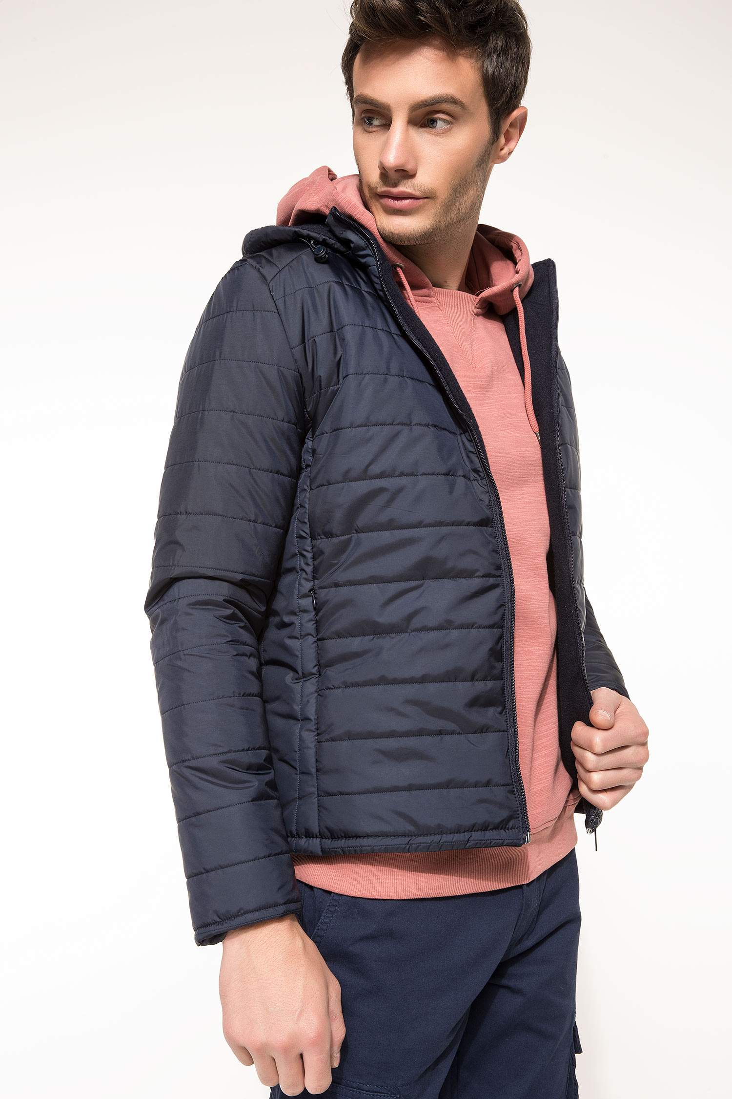 Defacto Mont. 3 Defacto Mont. 3