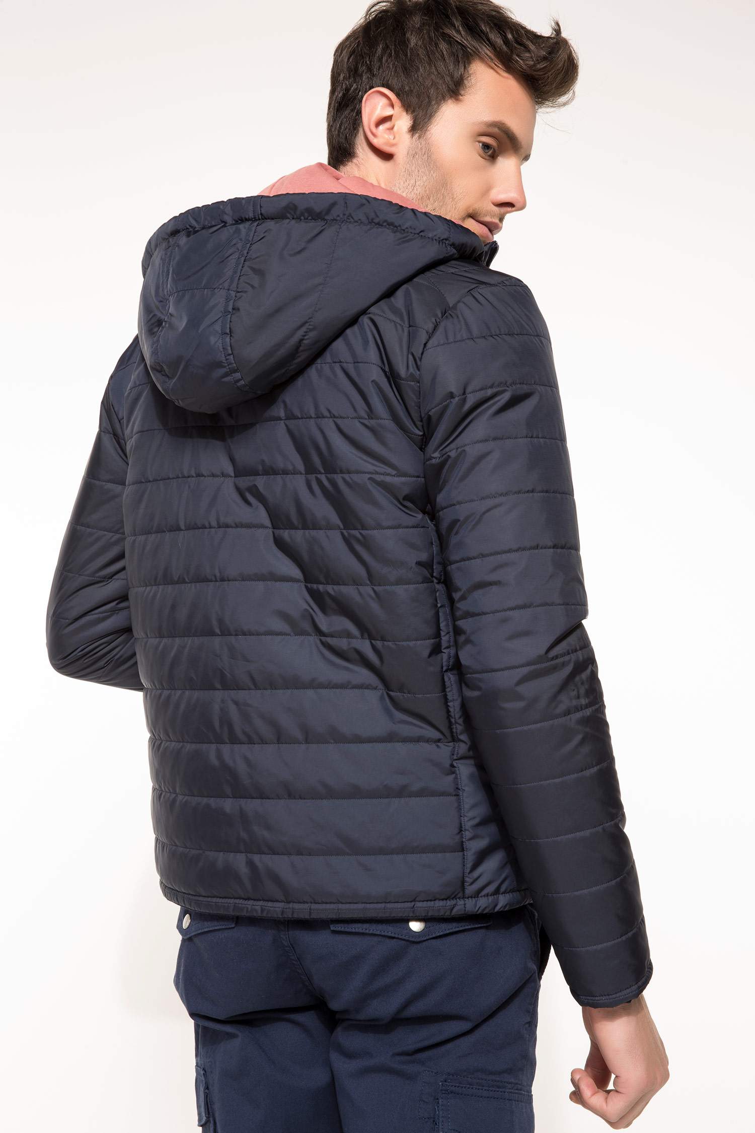 Defacto Mont. 6 Defacto Mont. 6