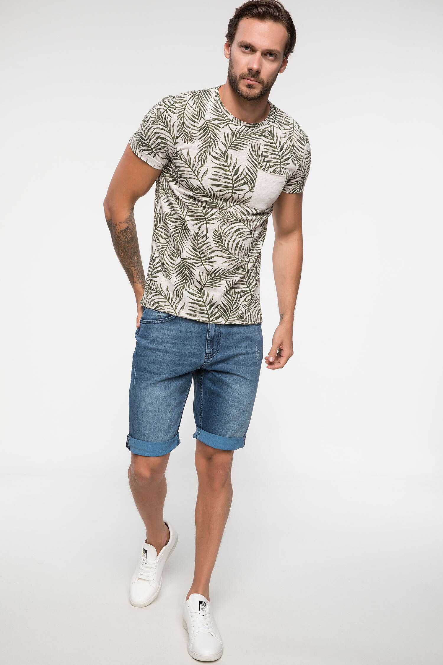 Defacto Yaprak Desenli Extra Slim Fit T-shirt. 2 Defacto Yaprak Desenli Extra Slim Fit T-shirt. 2