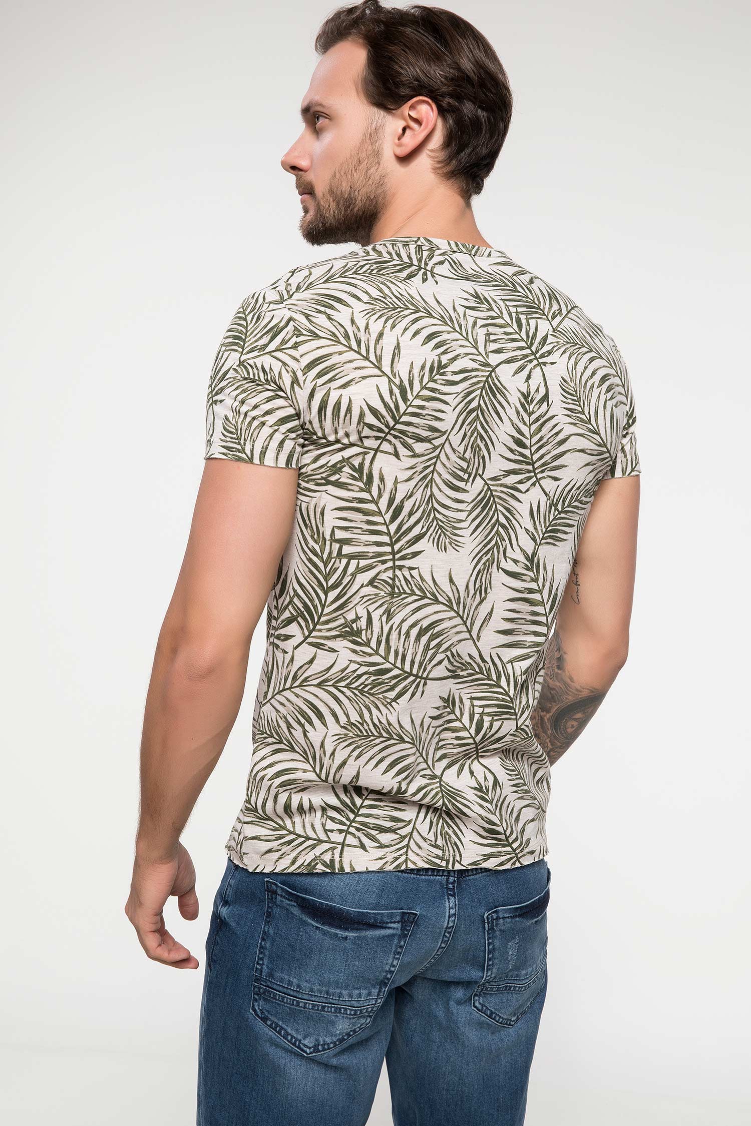 Defacto Yaprak Desenli Extra Slim Fit T-shirt. 3 Defacto Yaprak Desenli Extra Slim Fit T-shirt. 3