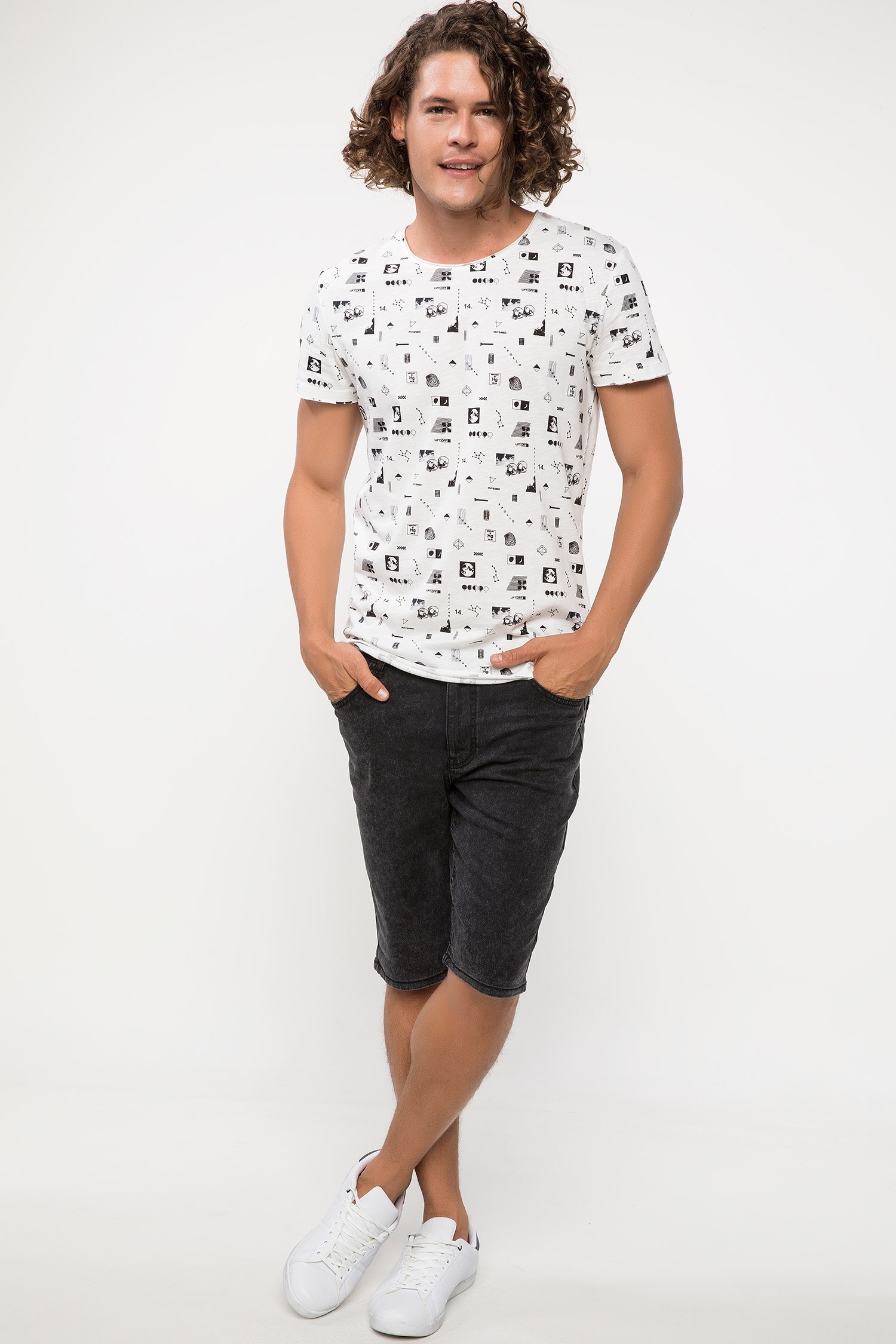 Defacto Baskılı Extra Slim Fit T-shirt. 2 Defacto Baskılı Extra Slim Fit T-shirt. 2