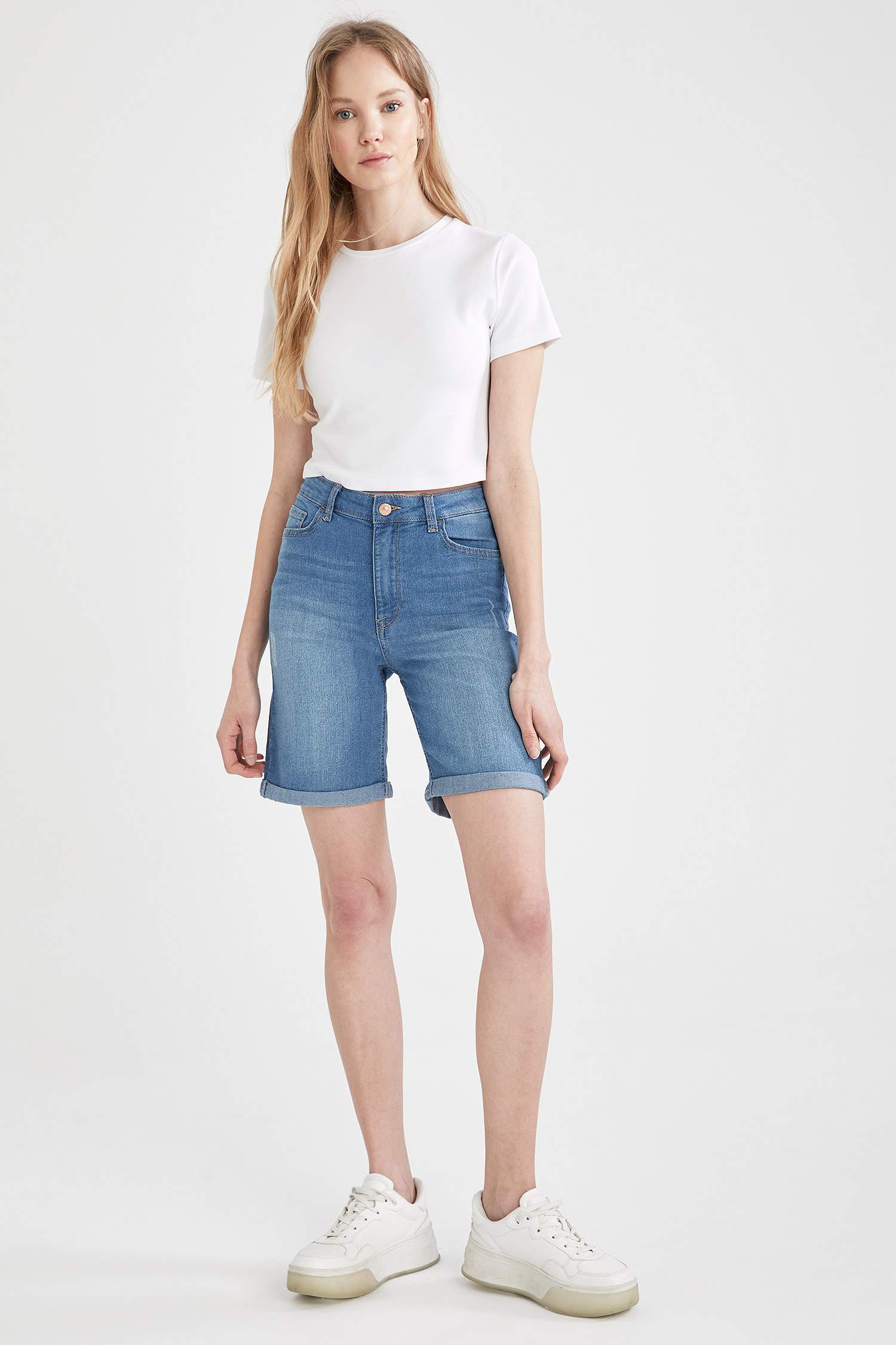 Katlama Paça Detaylı Slim Fit Yüksek Jean Bermuda Şort