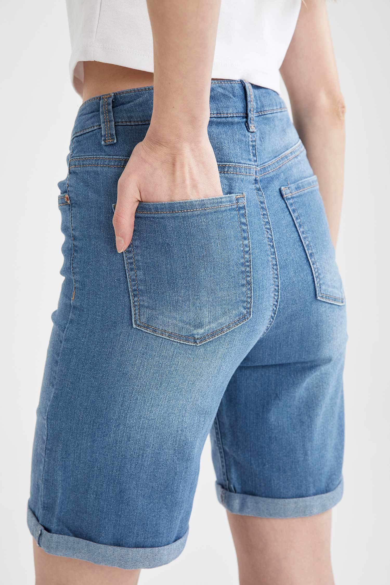Katlama Paça Detaylı Slim Fit Yüksek Jean Bermuda Şort