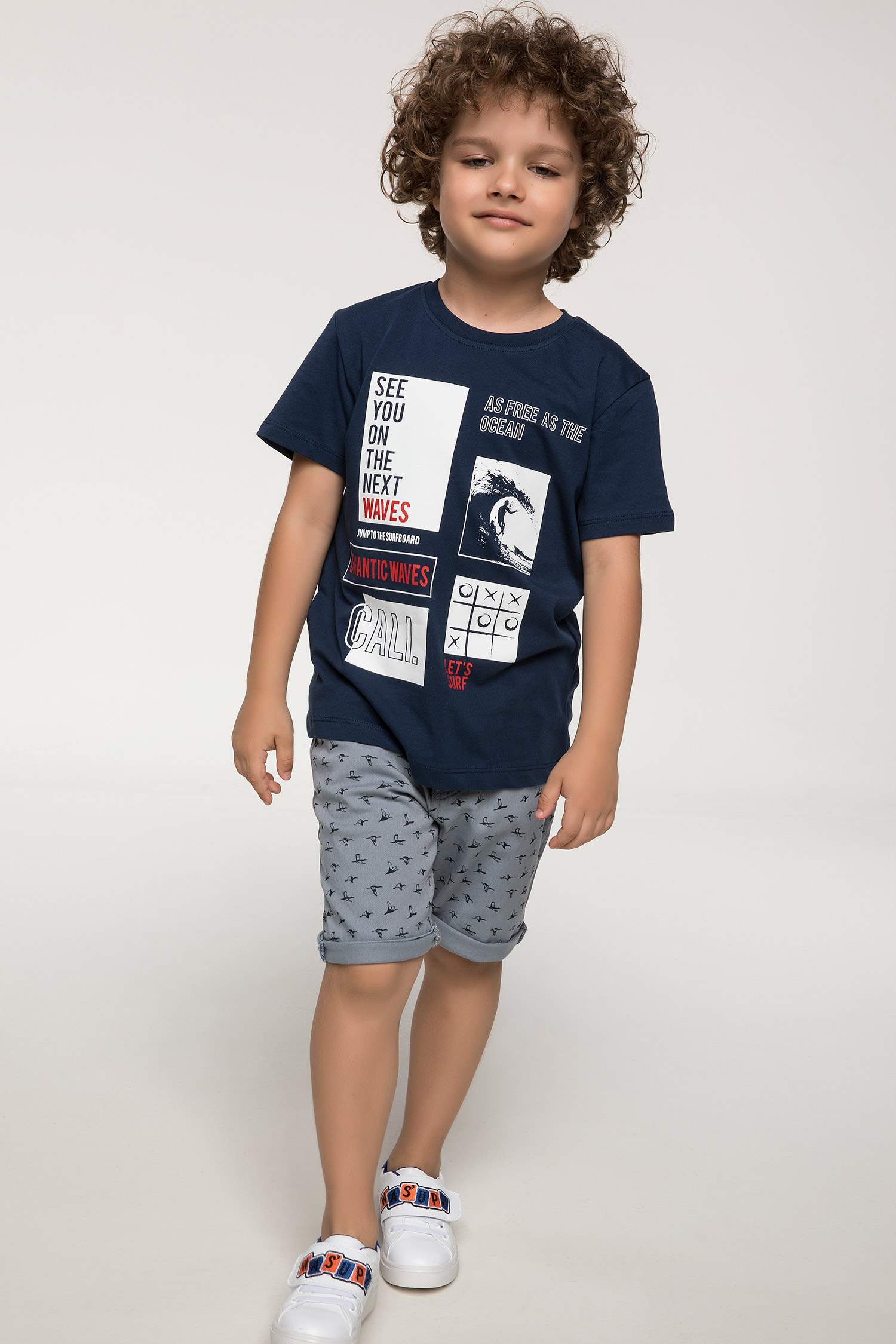 Defacto Erkek Çocuk Yazı Baskılı T-shirt. 2 Defacto Erkek Çocuk Yazı Baskılı T-shirt. 2