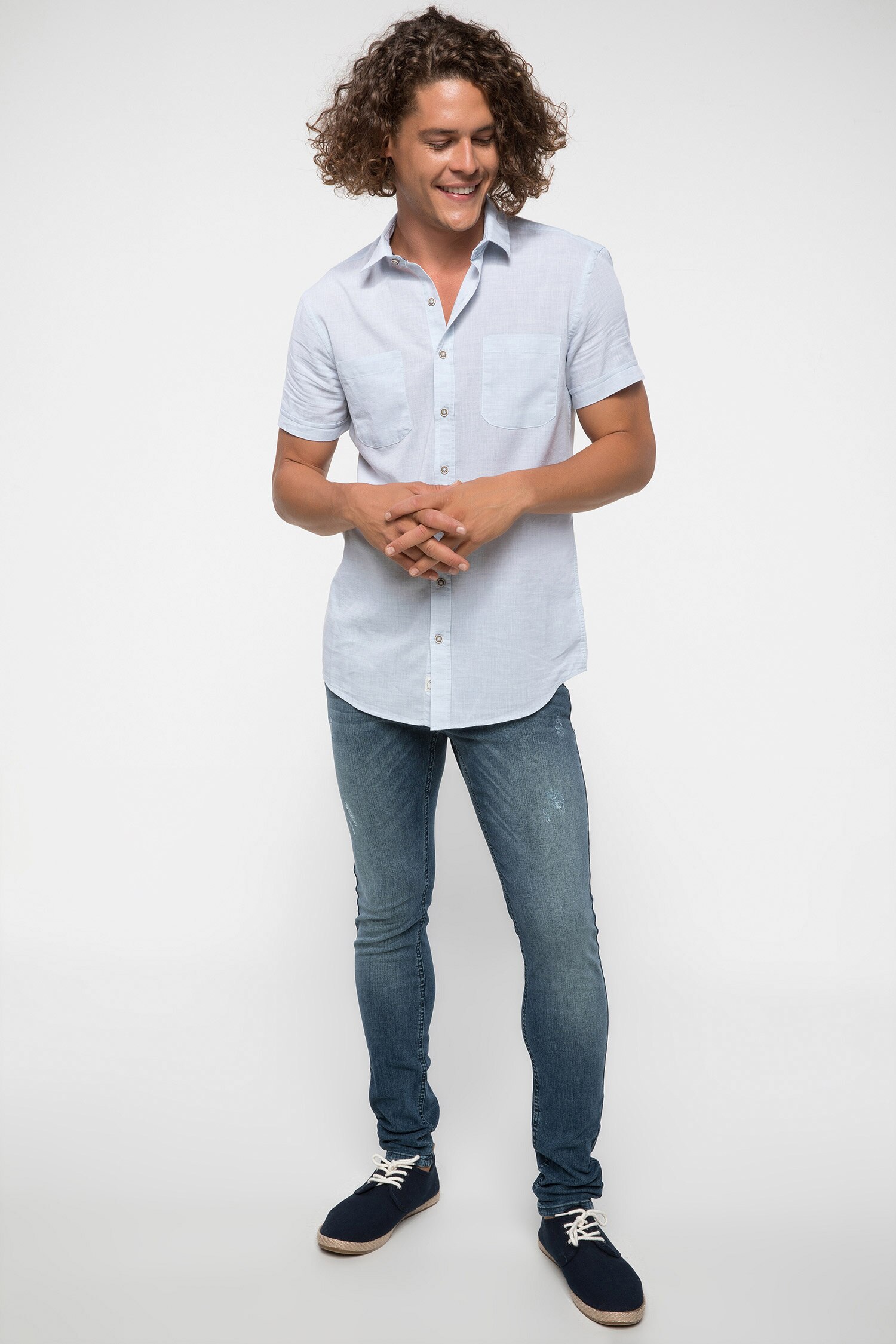 Defacto Çift Cep Detaylı Slim Fit Kısa Kollu Gömlek. 2 Defacto Çift Cep Detaylı Slim Fit Kısa Kollu Gömlek. 2