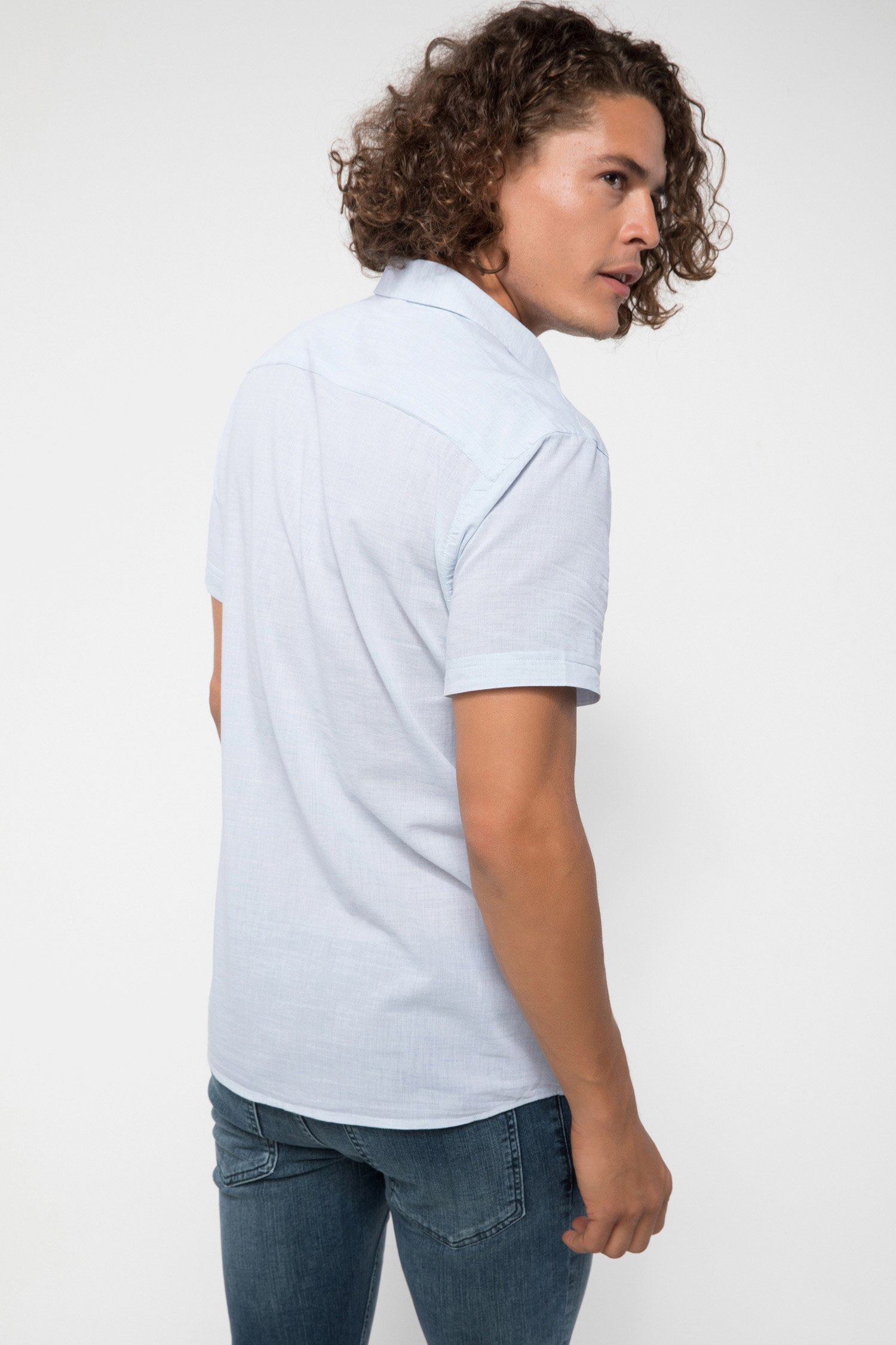 Defacto Çift Cep Detaylı Slim Fit Kısa Kollu Gömlek. 4 Defacto Çift Cep Detaylı Slim Fit Kısa Kollu Gömlek. 4