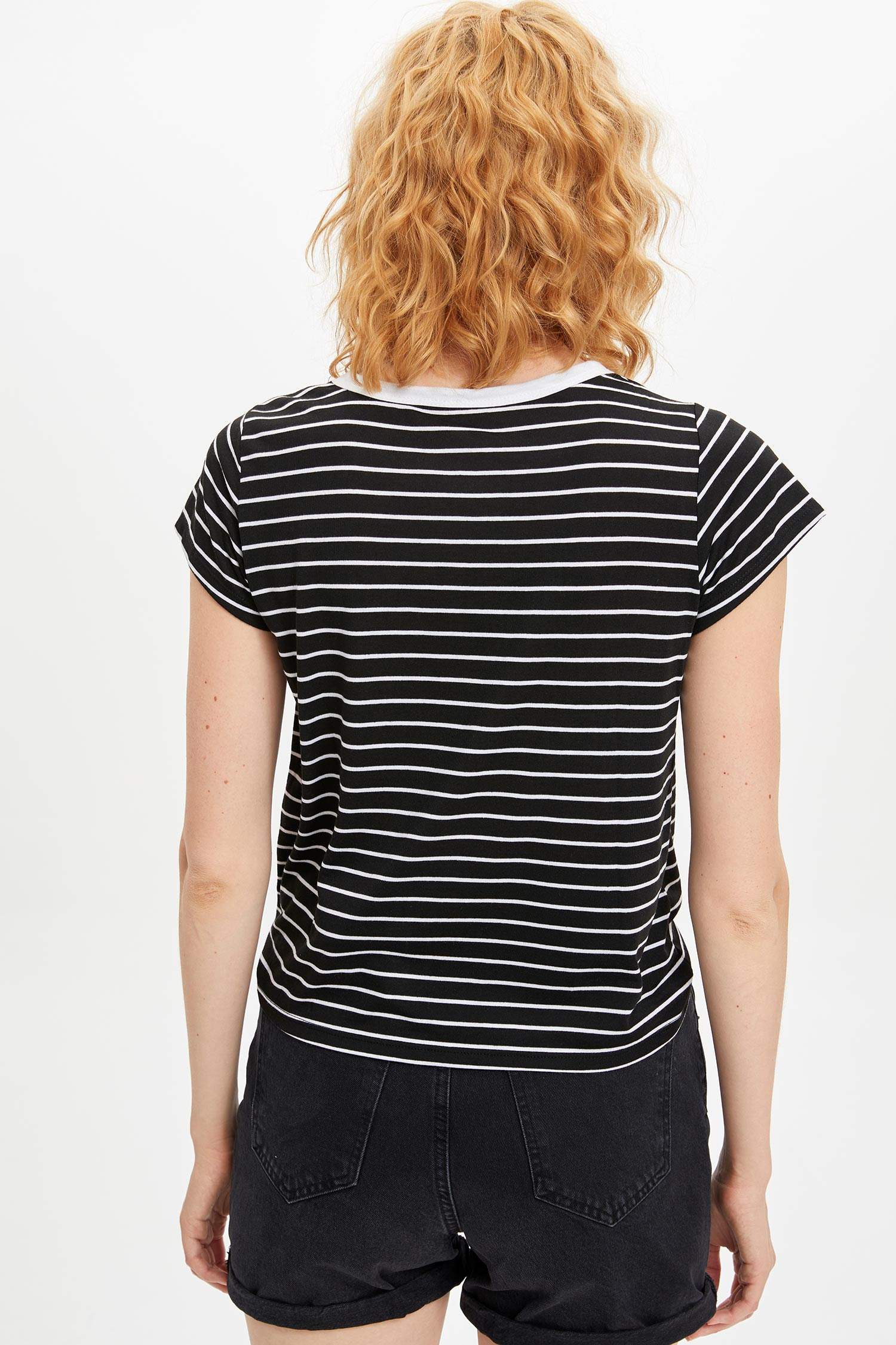 Defacto Kısa Kollu T-shirt. 5 Defacto Kısa Kollu T-shirt. 5