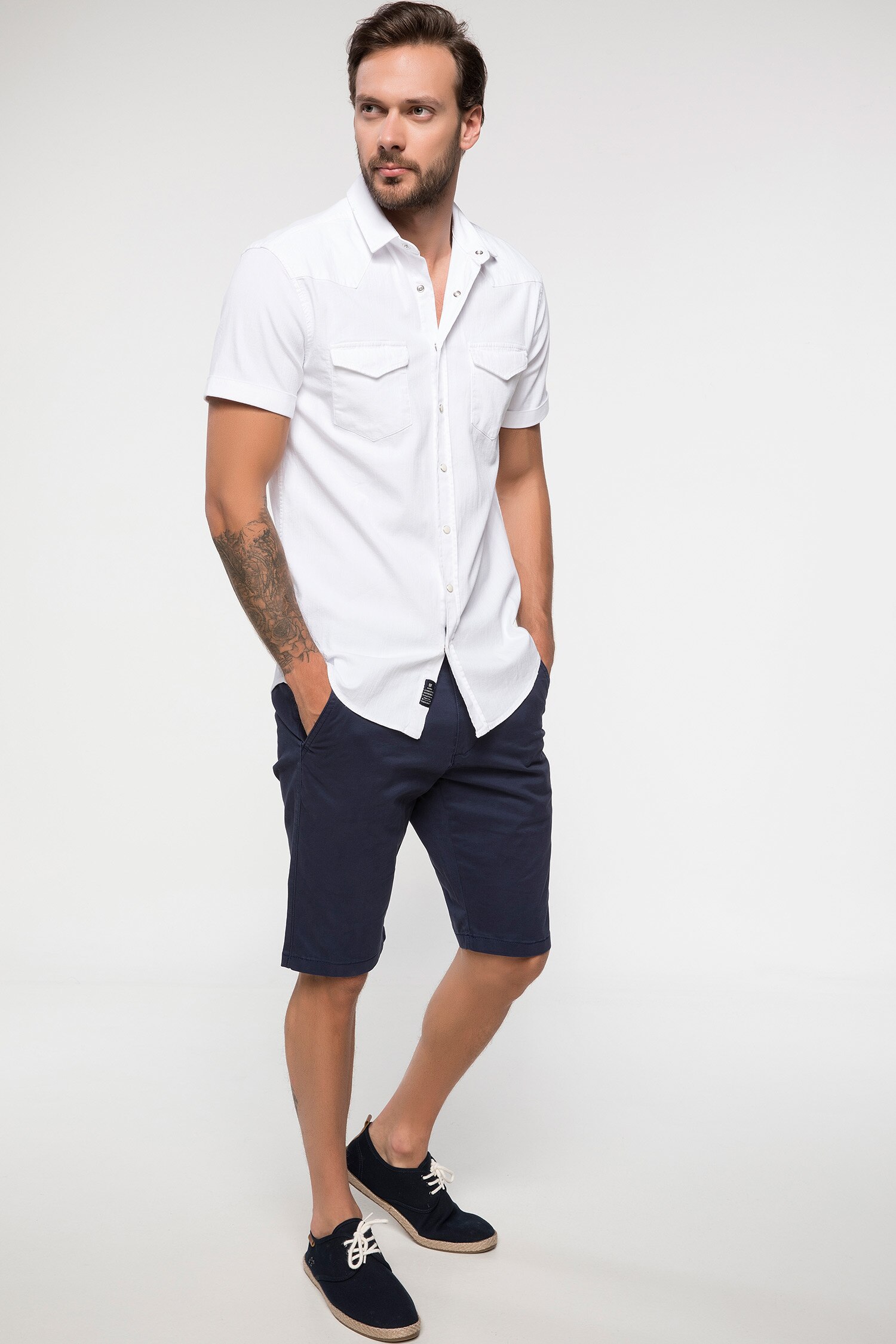Defacto Cep Detaylı Slim Fit Gömlek. 2 Defacto Cep Detaylı Slim Fit Gömlek. 2