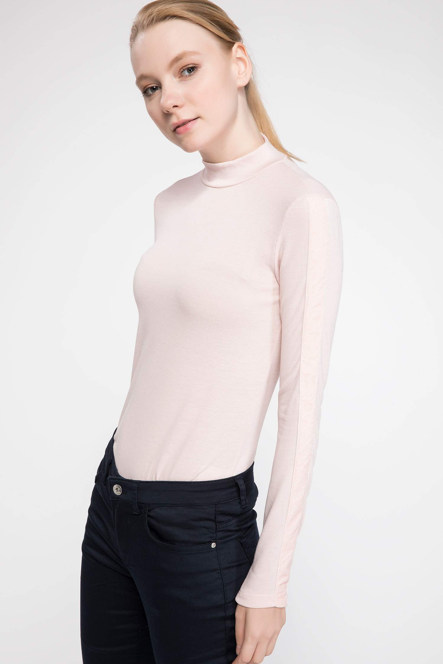 Kolları Kadife Şerit Detaylı Uzun Kollu T-shirt
