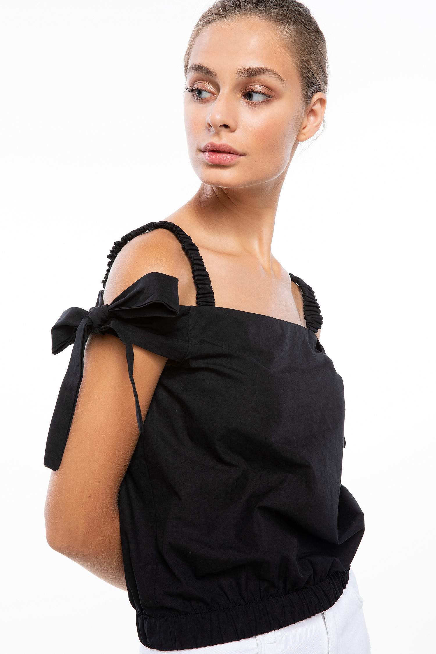 Defacto Kol Fiyonk Detaylı Askılı Bluz. 3 Defacto Kol Fiyonk Detaylı Askılı Bluz. 3