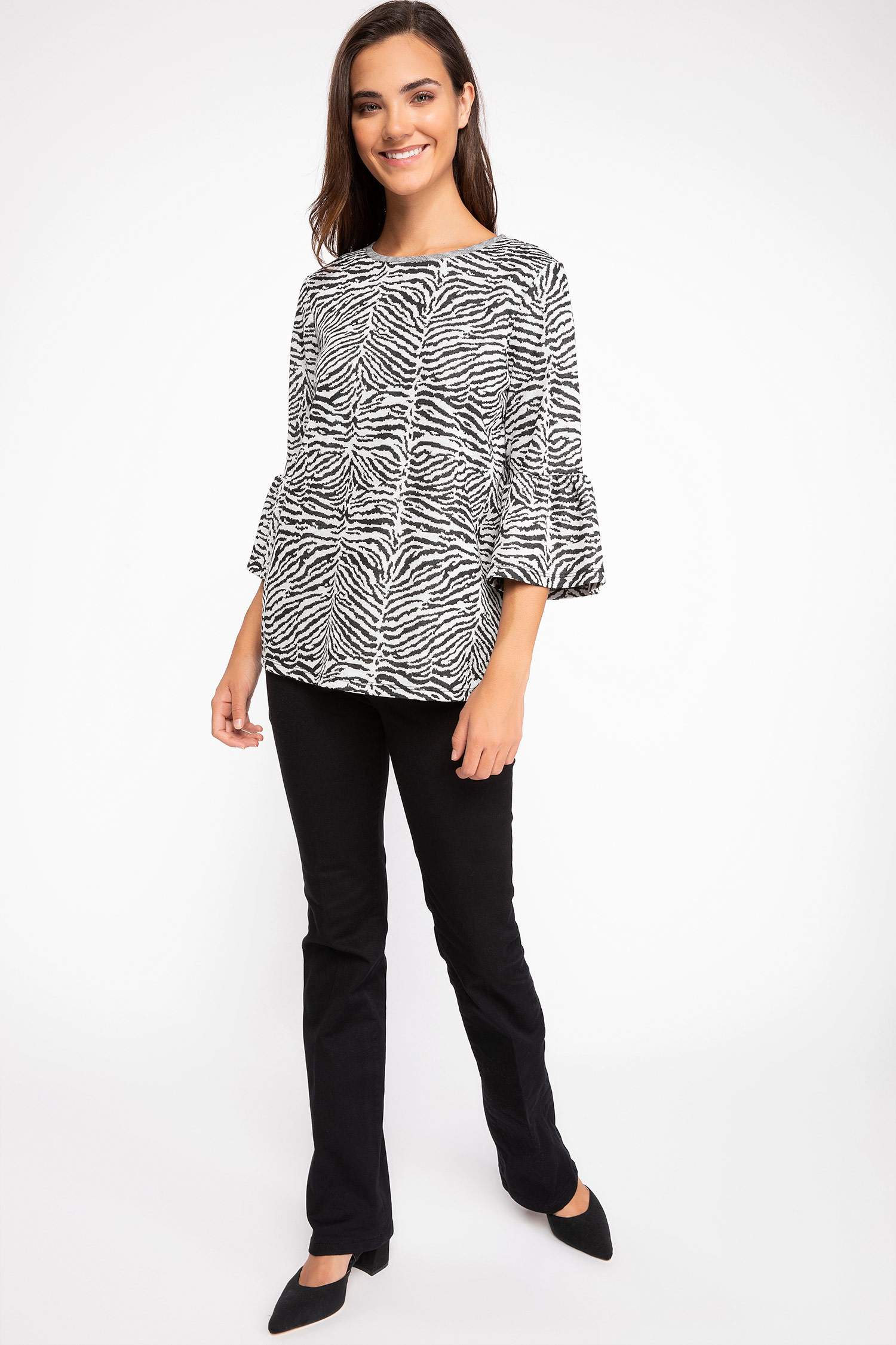 Kolları Volan Detaylı Zebra Desenli Bluz