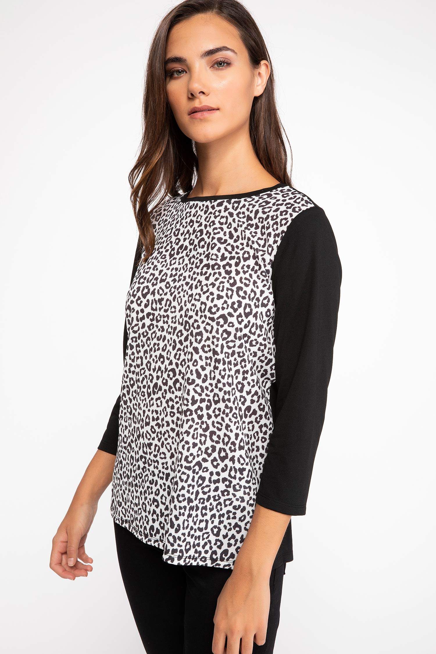 Uzun Kollu Leopar Desenli T-shirt
