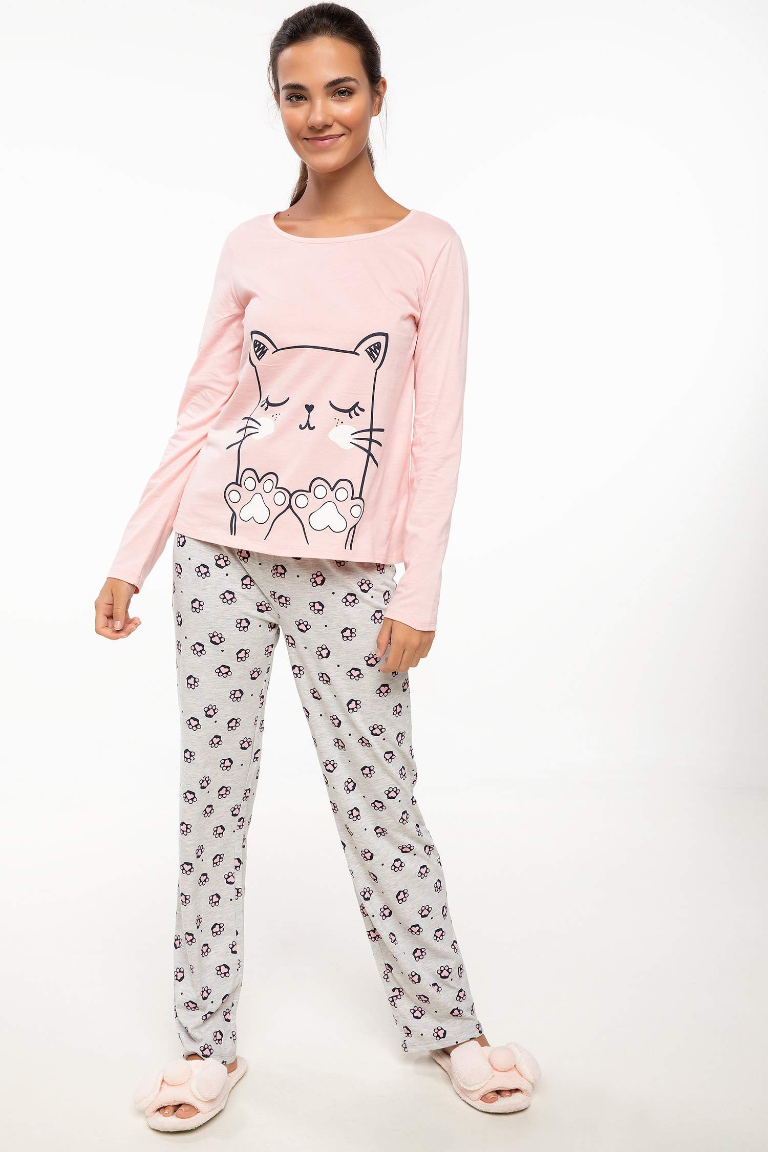 Defacto Baskılı Pijama Takımı. 3 Defacto Baskılı Pijama Takımı. 3