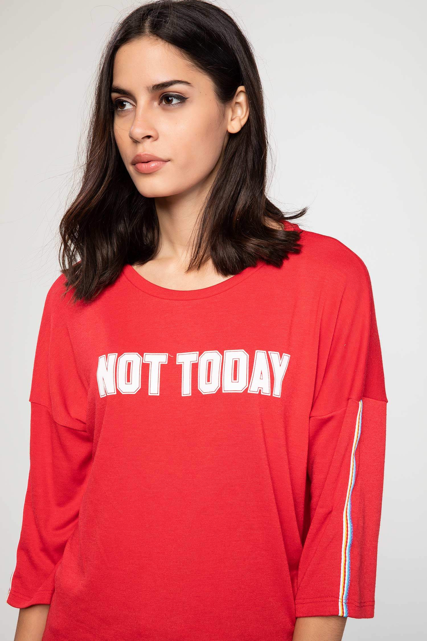 Defacto Kolları Şerit Detaylı Uzun Kollu Baskılı T-shirt. 3 Defacto Kolları Şerit Detaylı Uzun Kollu Baskılı T-shirt. 3