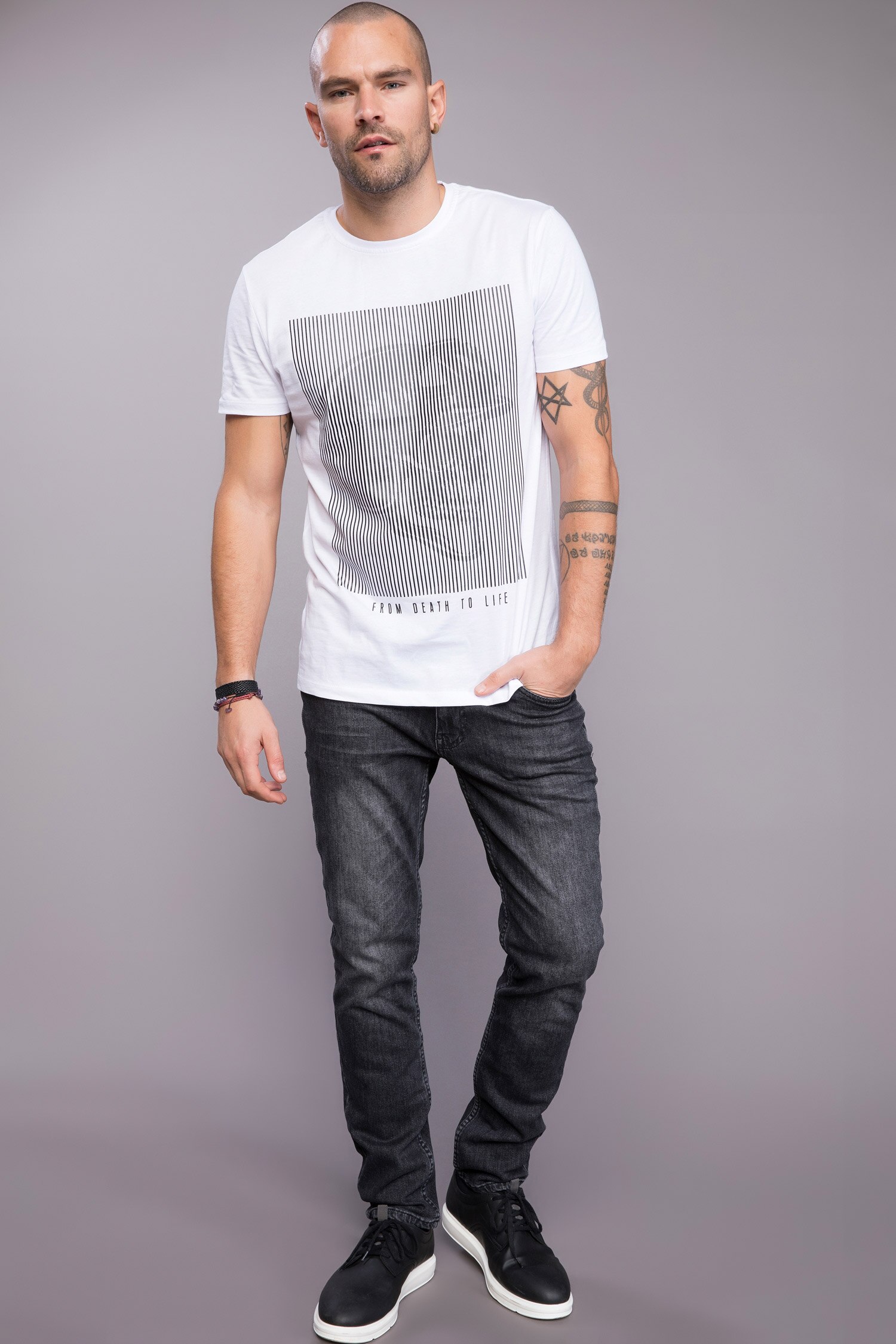 Defacto Baskılı Slim Fit T-shirt. 2 Defacto Baskılı Slim Fit T-shirt. 2