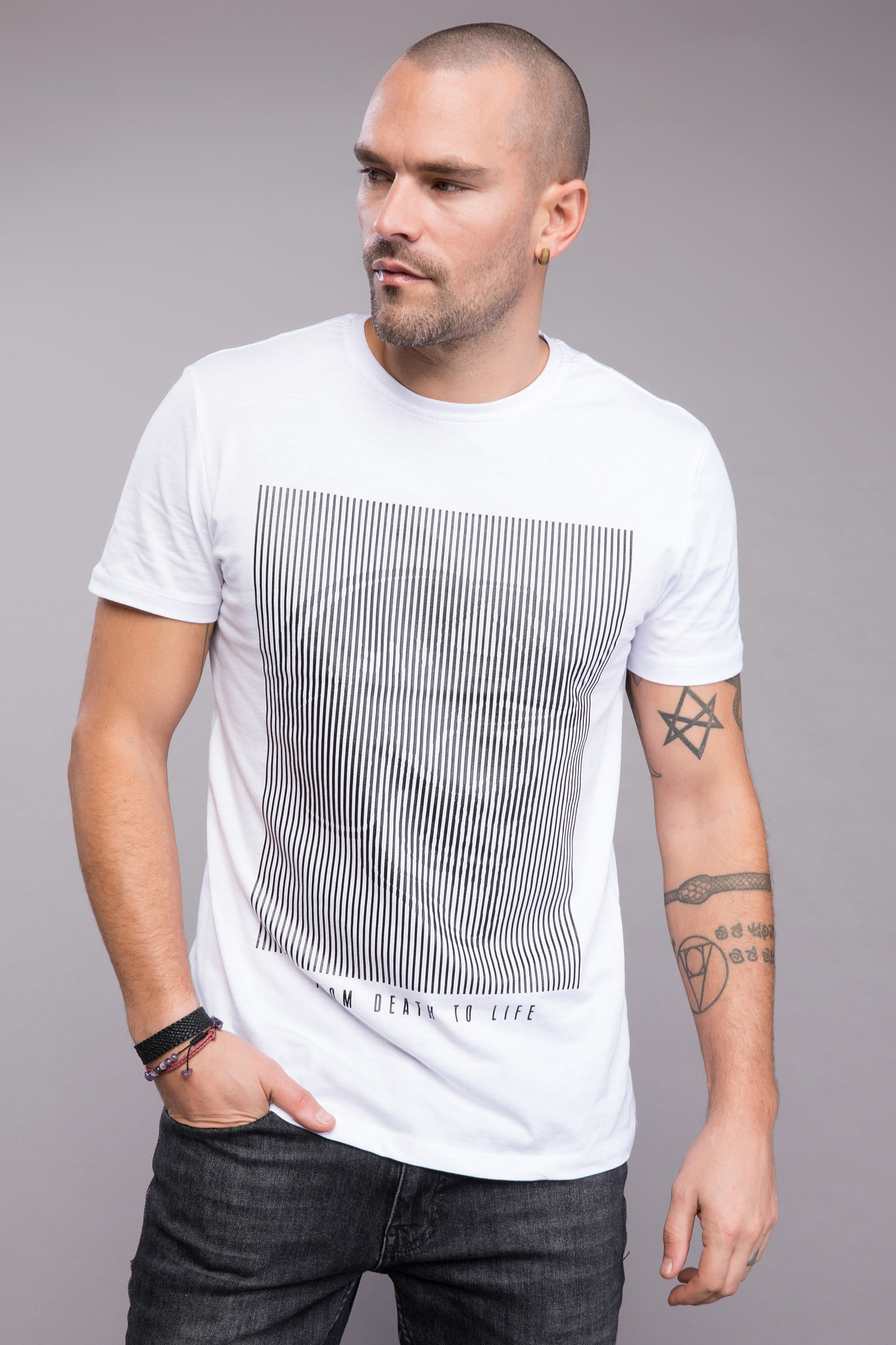 Defacto Baskılı Slim Fit T-shirt. 6 Defacto Baskılı Slim Fit T-shirt. 6