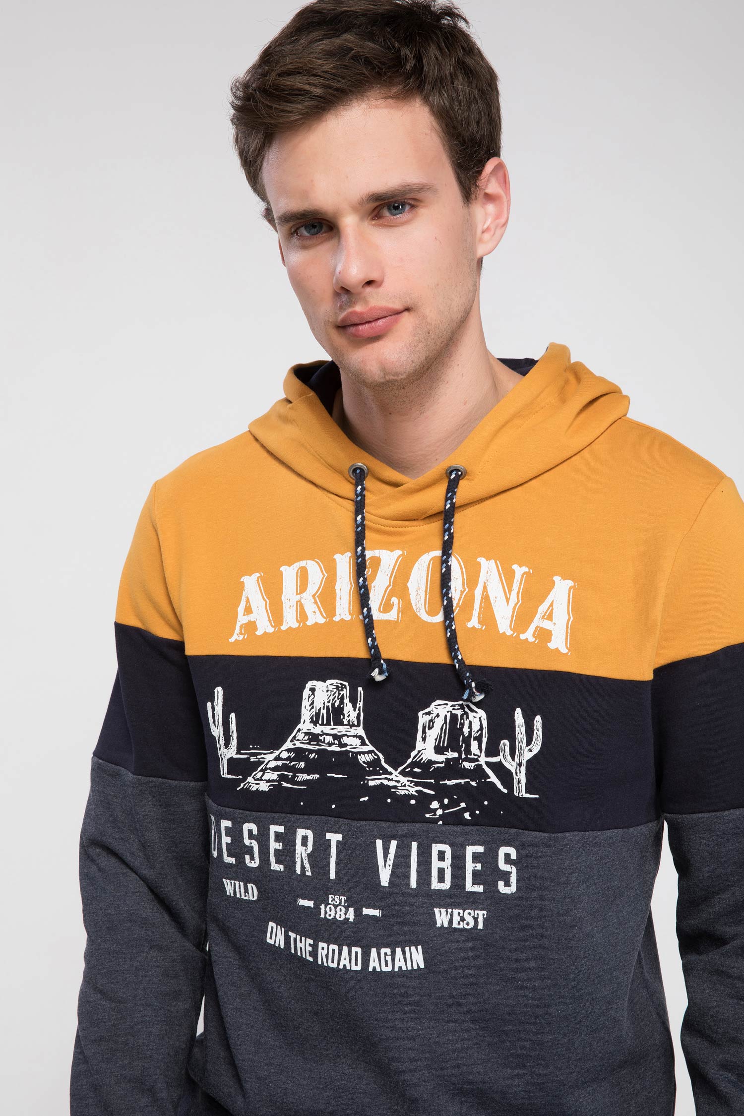 Defacto Kapüşonlu Arizona Baskılı Renk Bloklu Slim Fit Sweatshirt. 3 Defacto Kapüşonlu Arizona Baskılı Renk Bloklu Slim Fit Sweatshirt. 3
