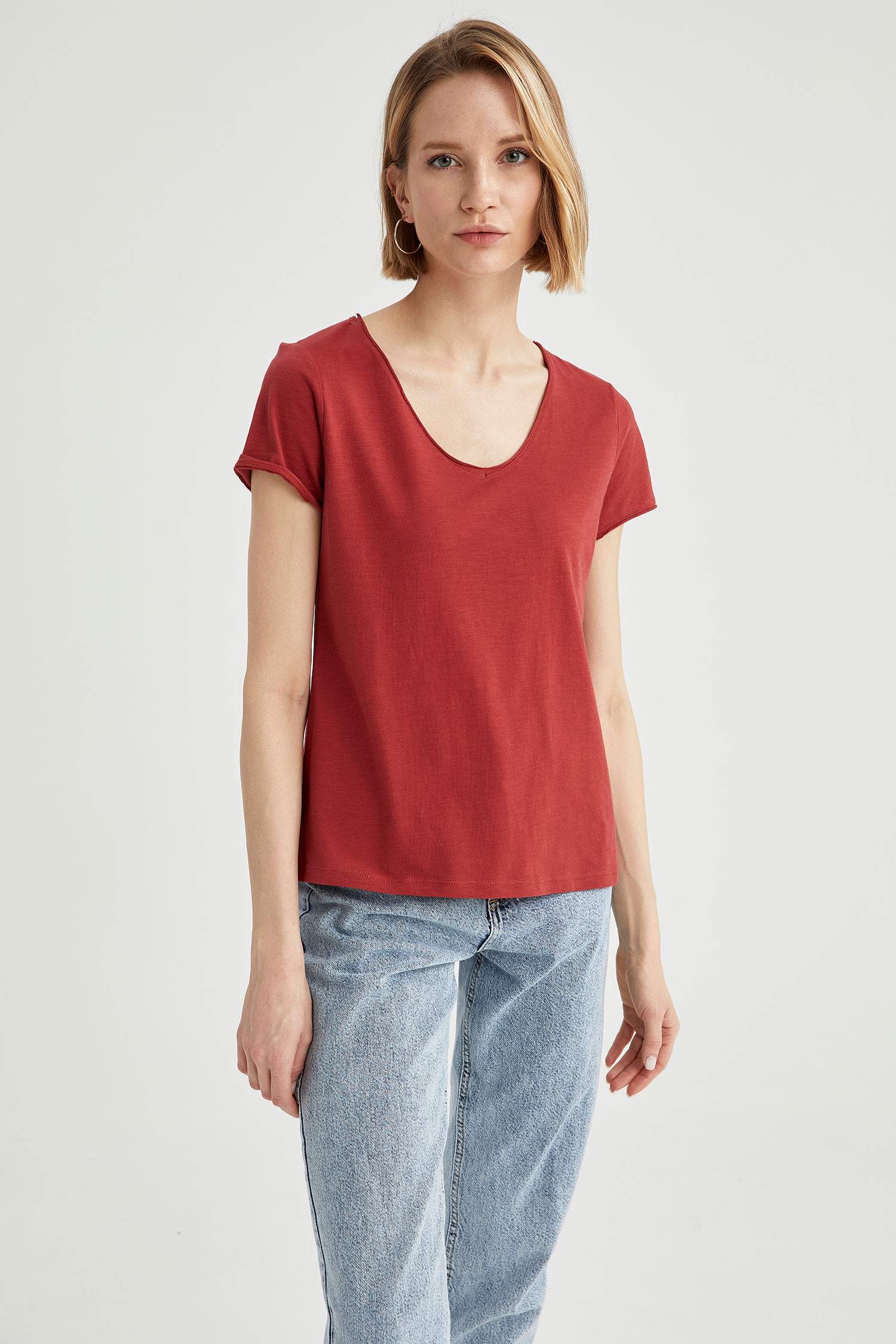 V Yaka Basic Relax Fit Kısa Kollu Tişört