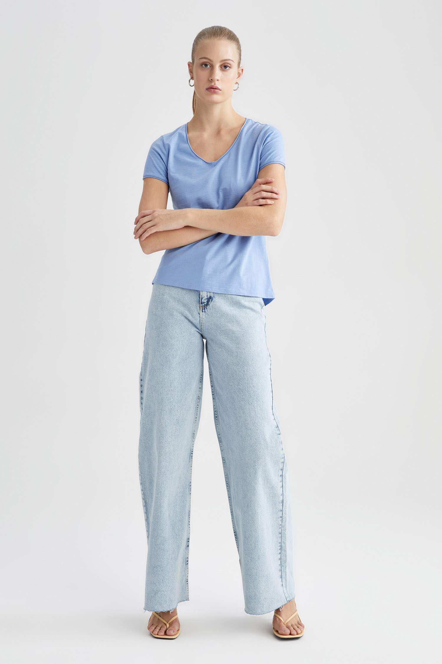 Regular Fit V Yaka Kısa Kollu Tişört