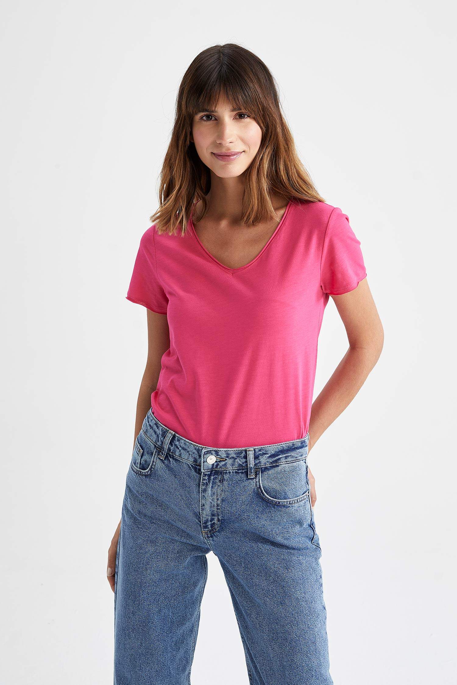 Regular Fit V Yaka Kısa Kollu Tişört